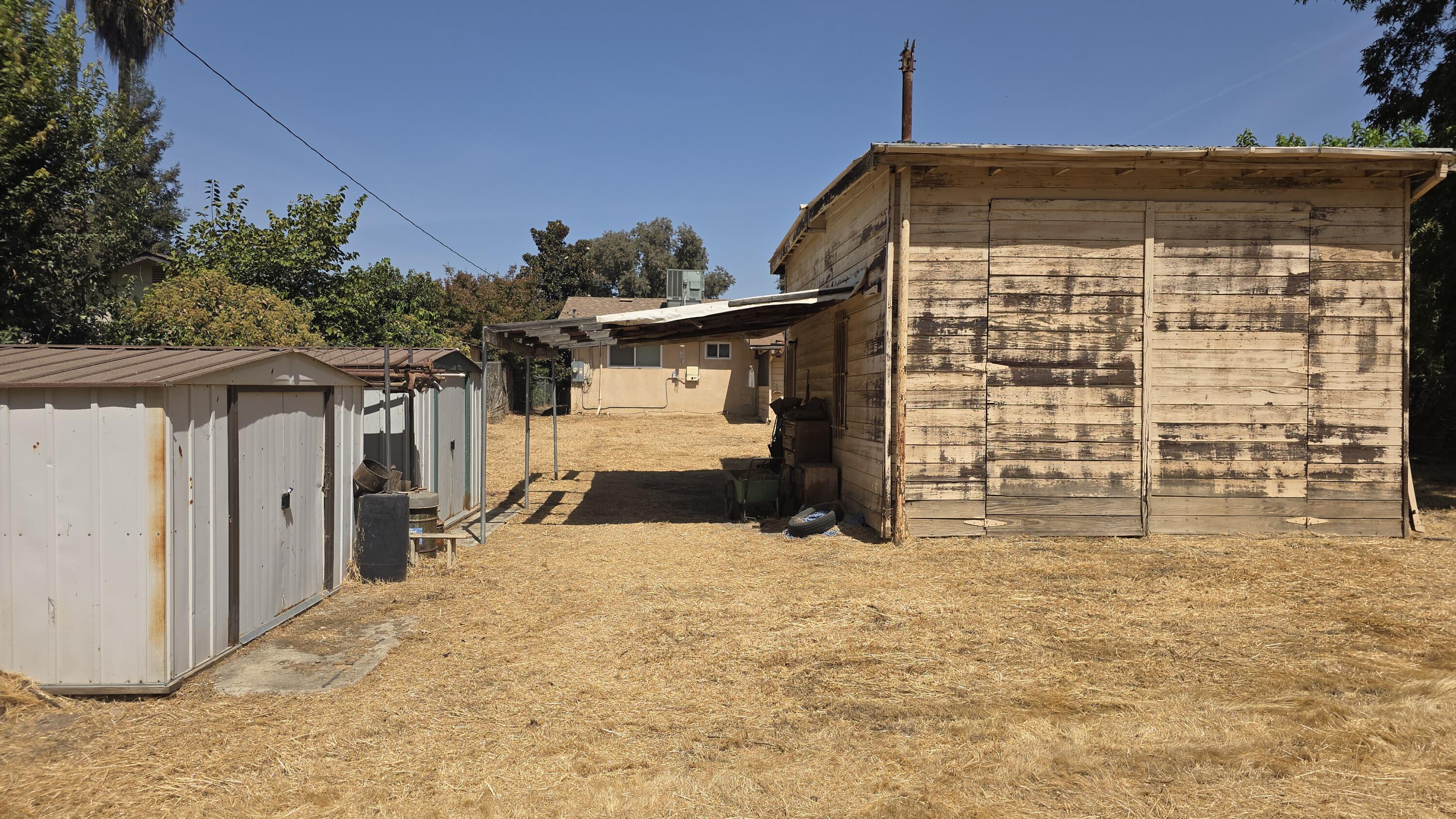 631 E Costner St, Farmersville, CA 93223
