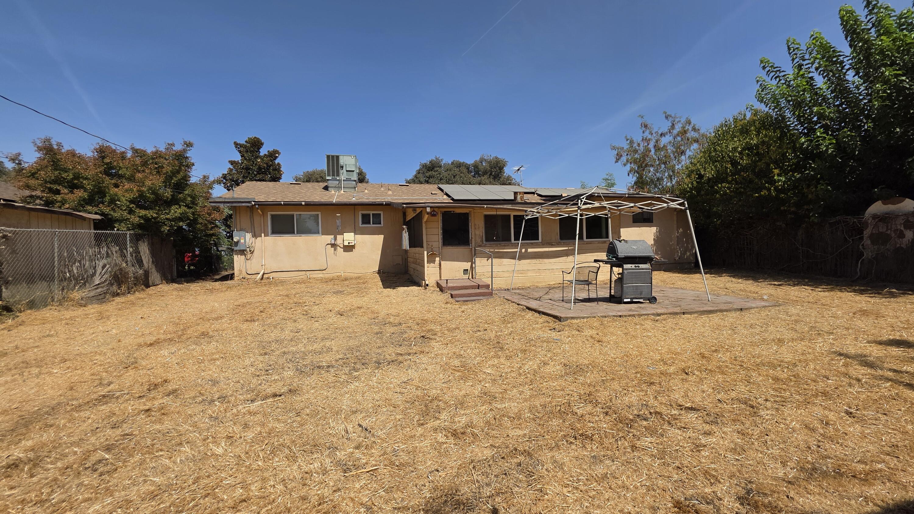 631 E Costner St, Farmersville, CA 93223