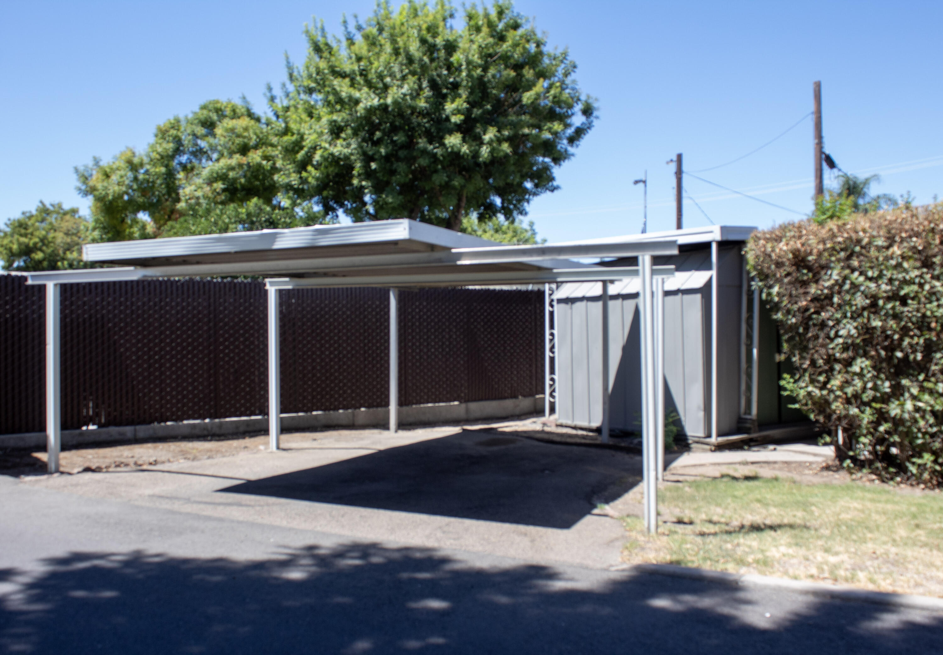 820 S Chinowth St #12, Visalia, CA 93277