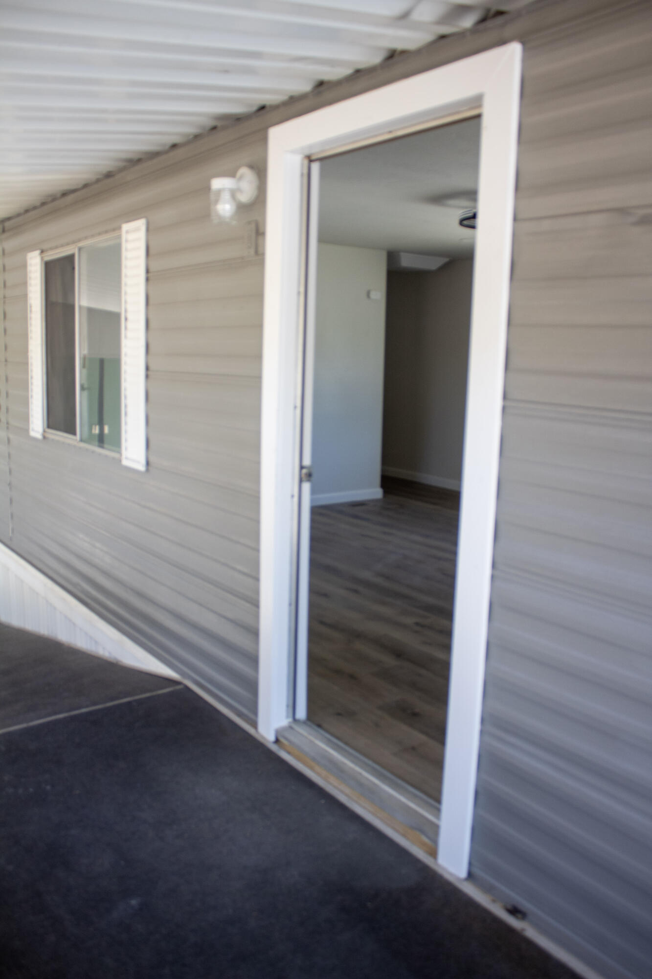 820 S Chinowth St #12, Visalia, CA 93277