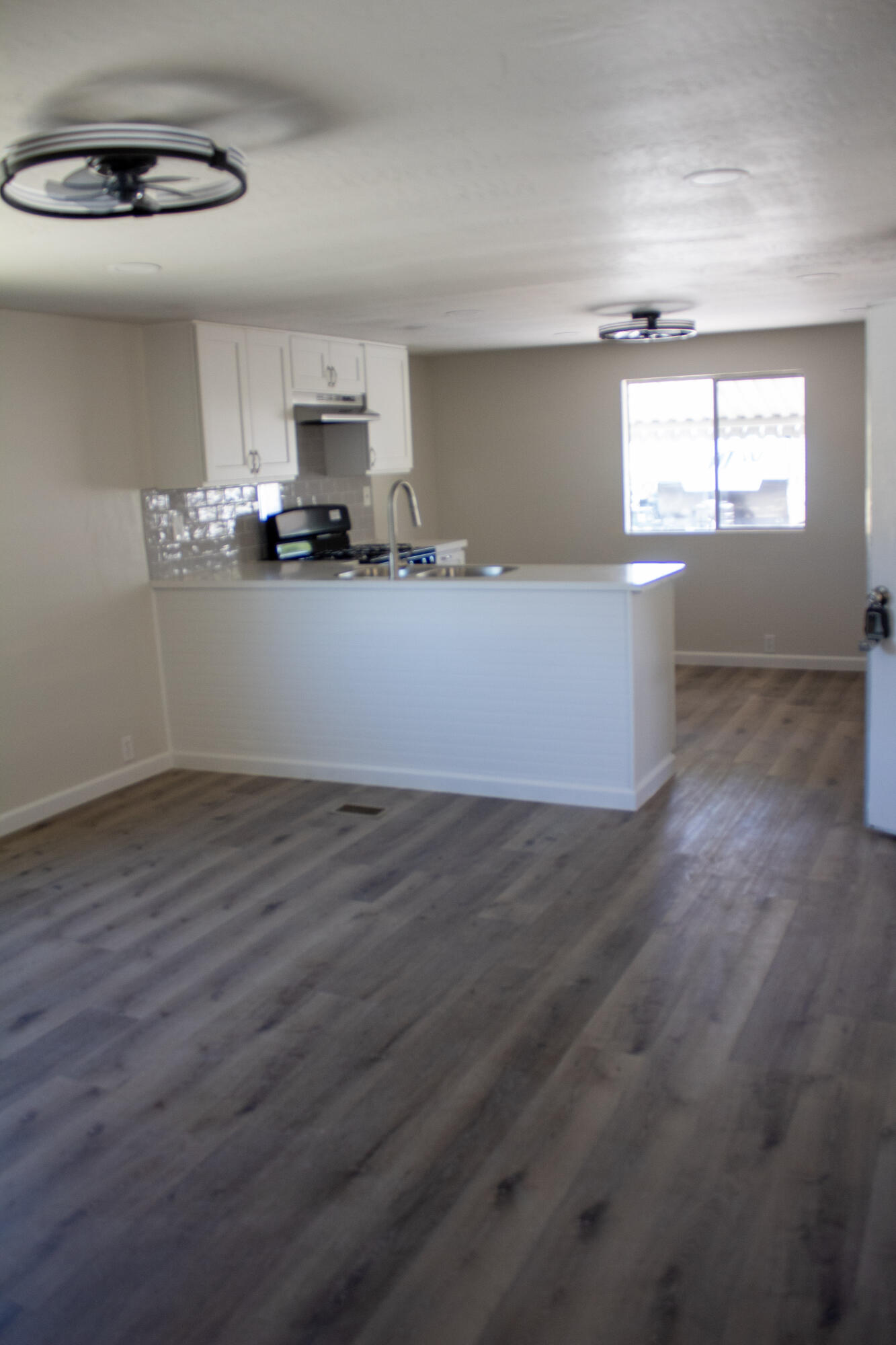 820 S Chinowth St #12, Visalia, CA 93277