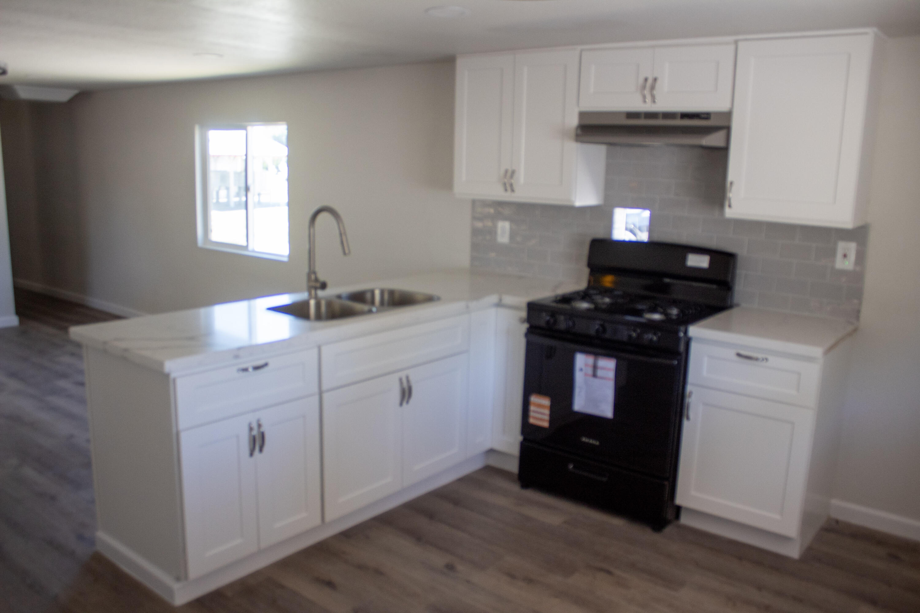 820 S Chinowth St #12, Visalia, CA 93277