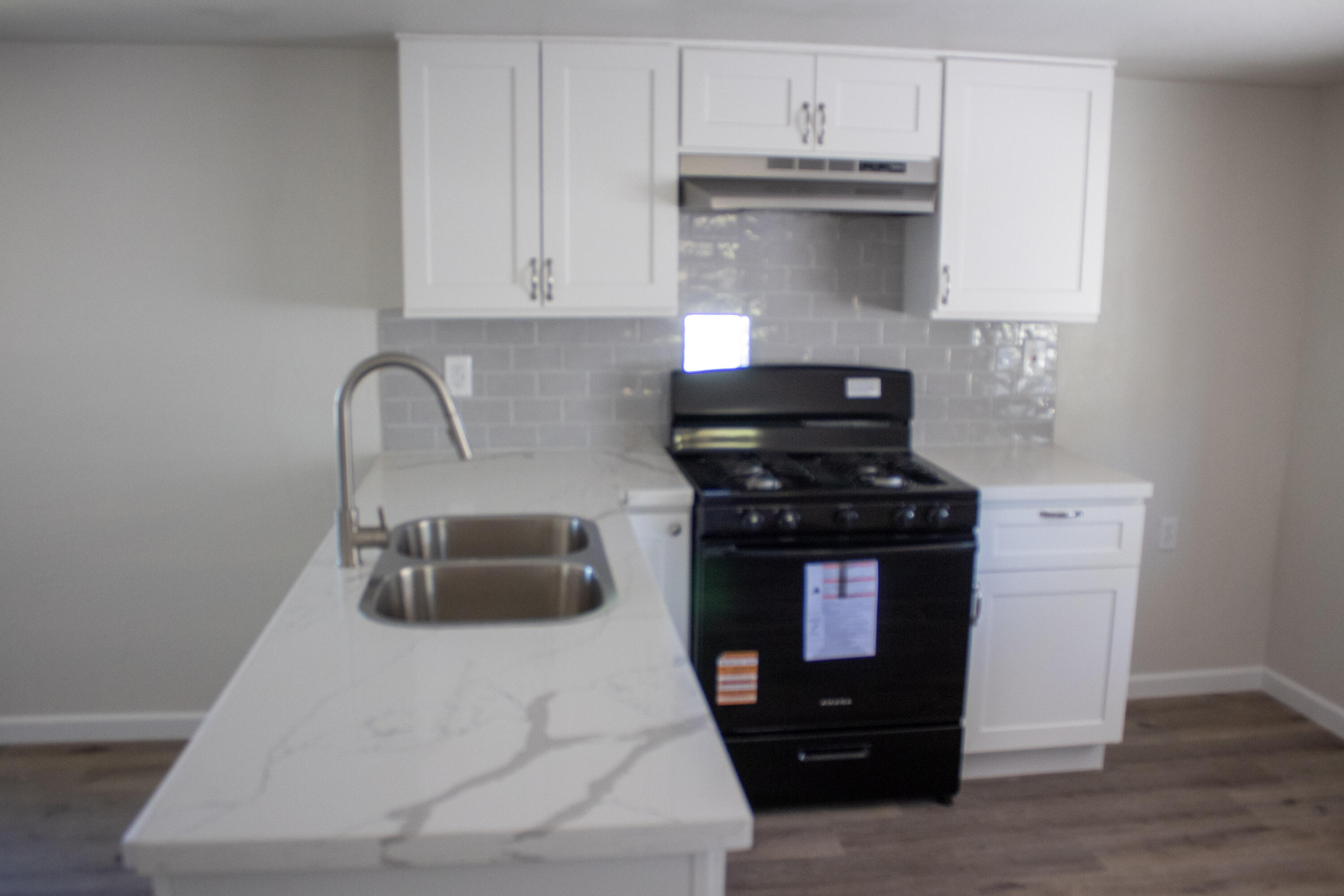 820 S Chinowth St #12, Visalia, CA 93277
