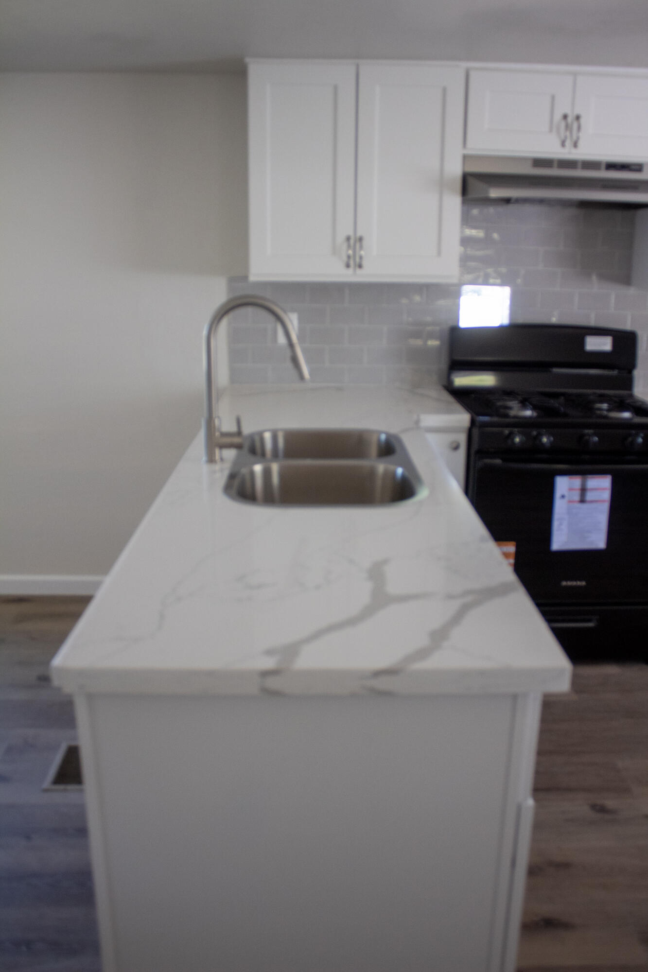 820 S Chinowth St #12, Visalia, CA 93277