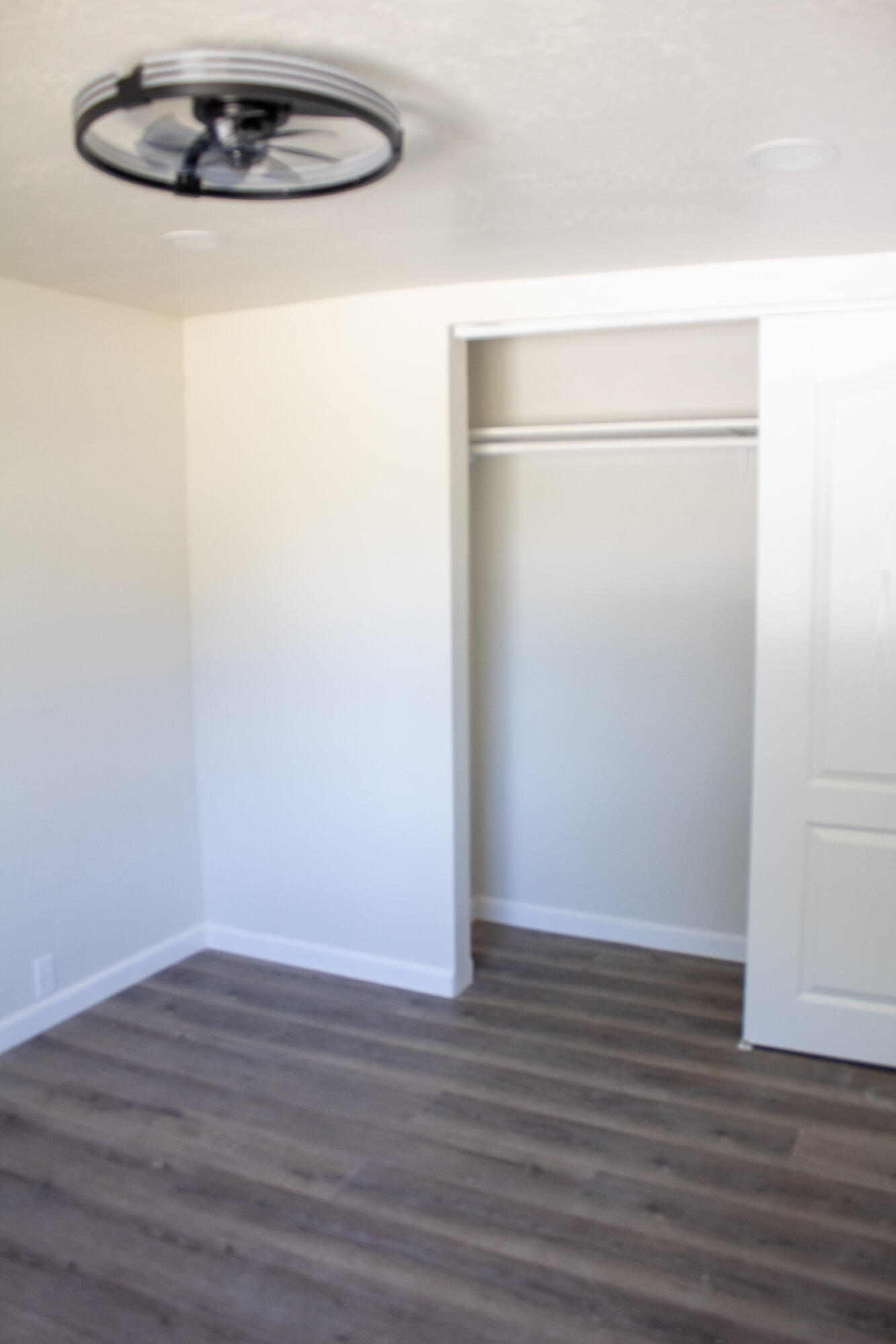 820 S Chinowth St #12, Visalia, CA 93277