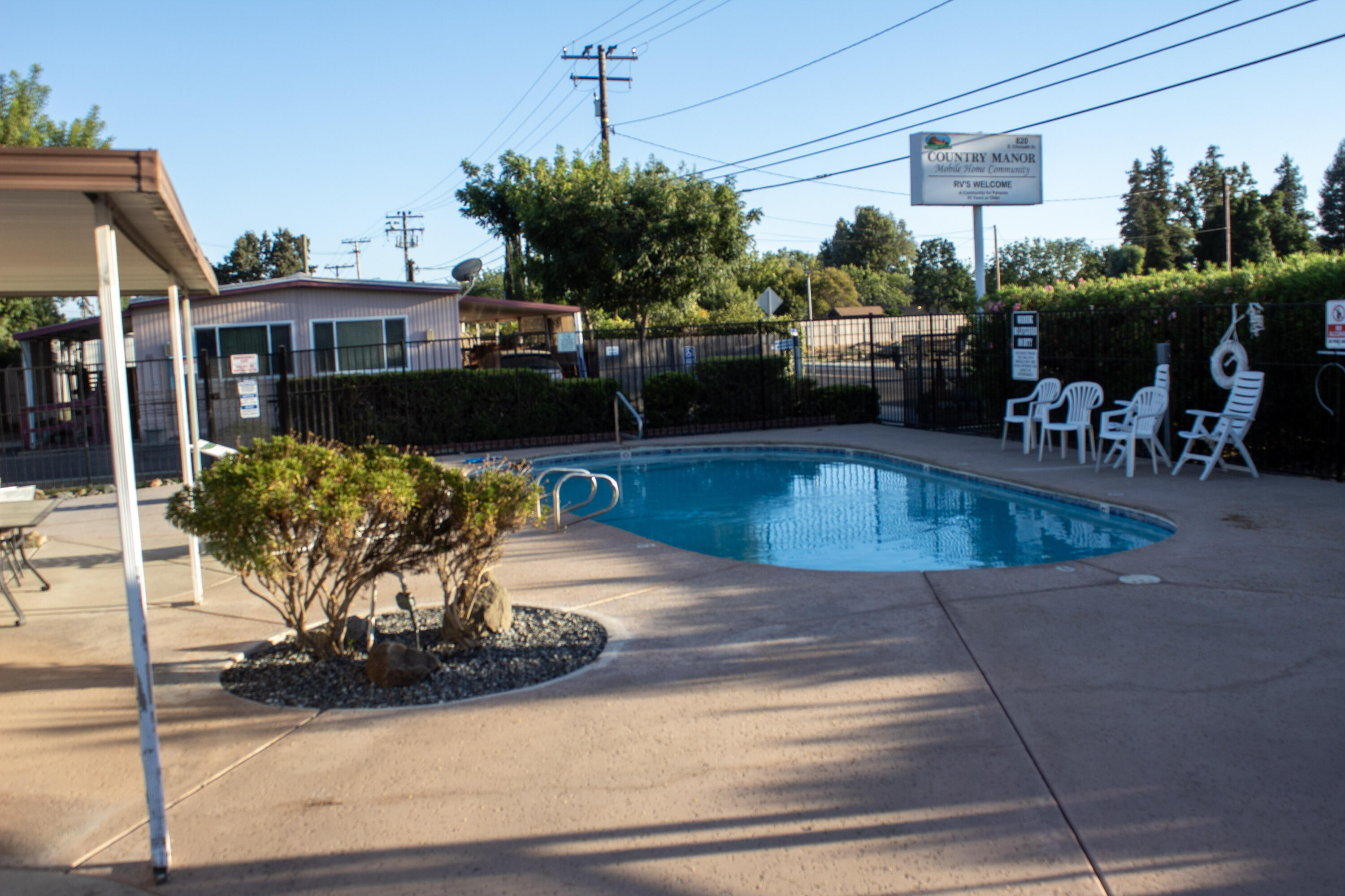820 S Chinowth St #12, Visalia, CA 93277