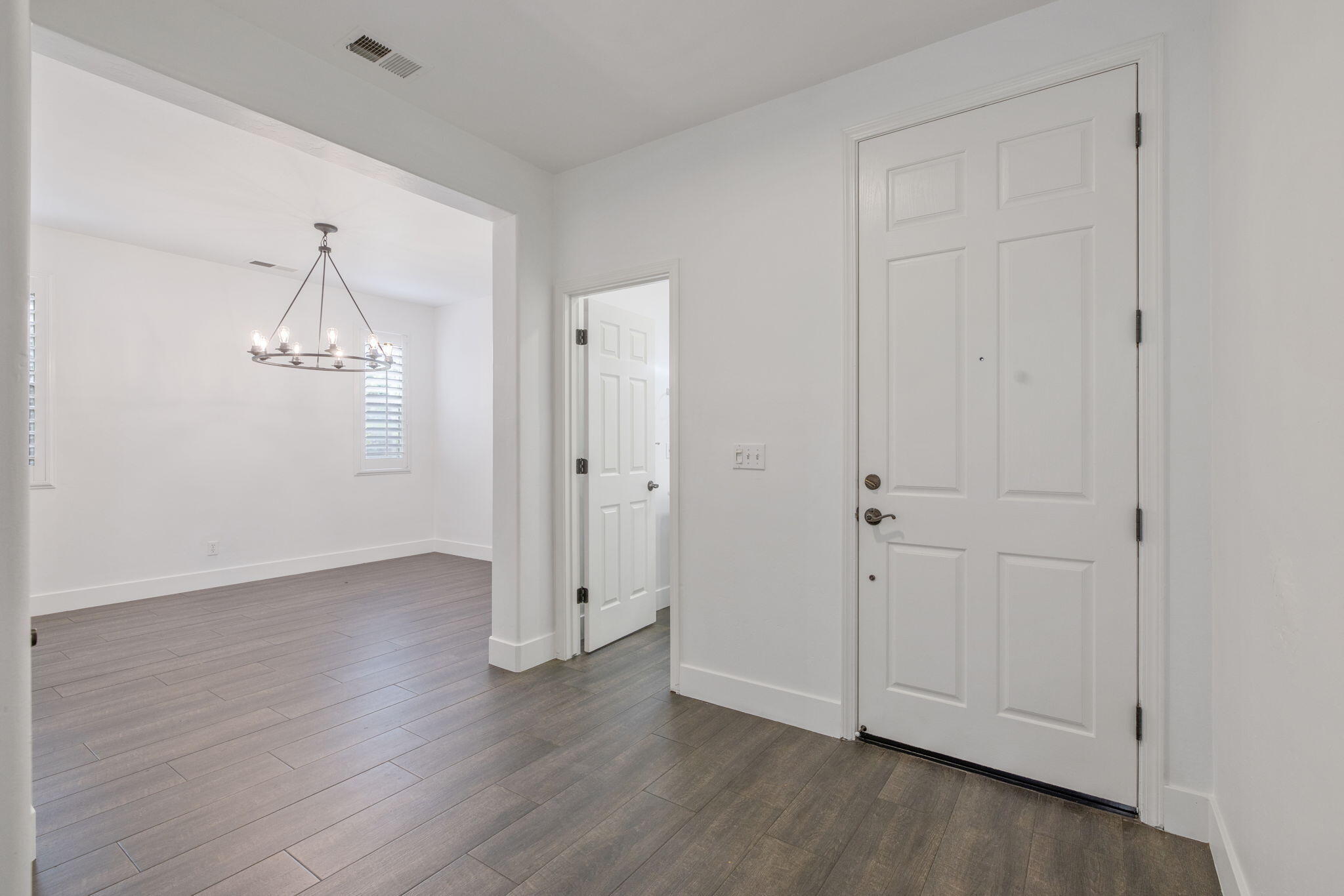 1558 N Pisa St, Visalia, CA 93291