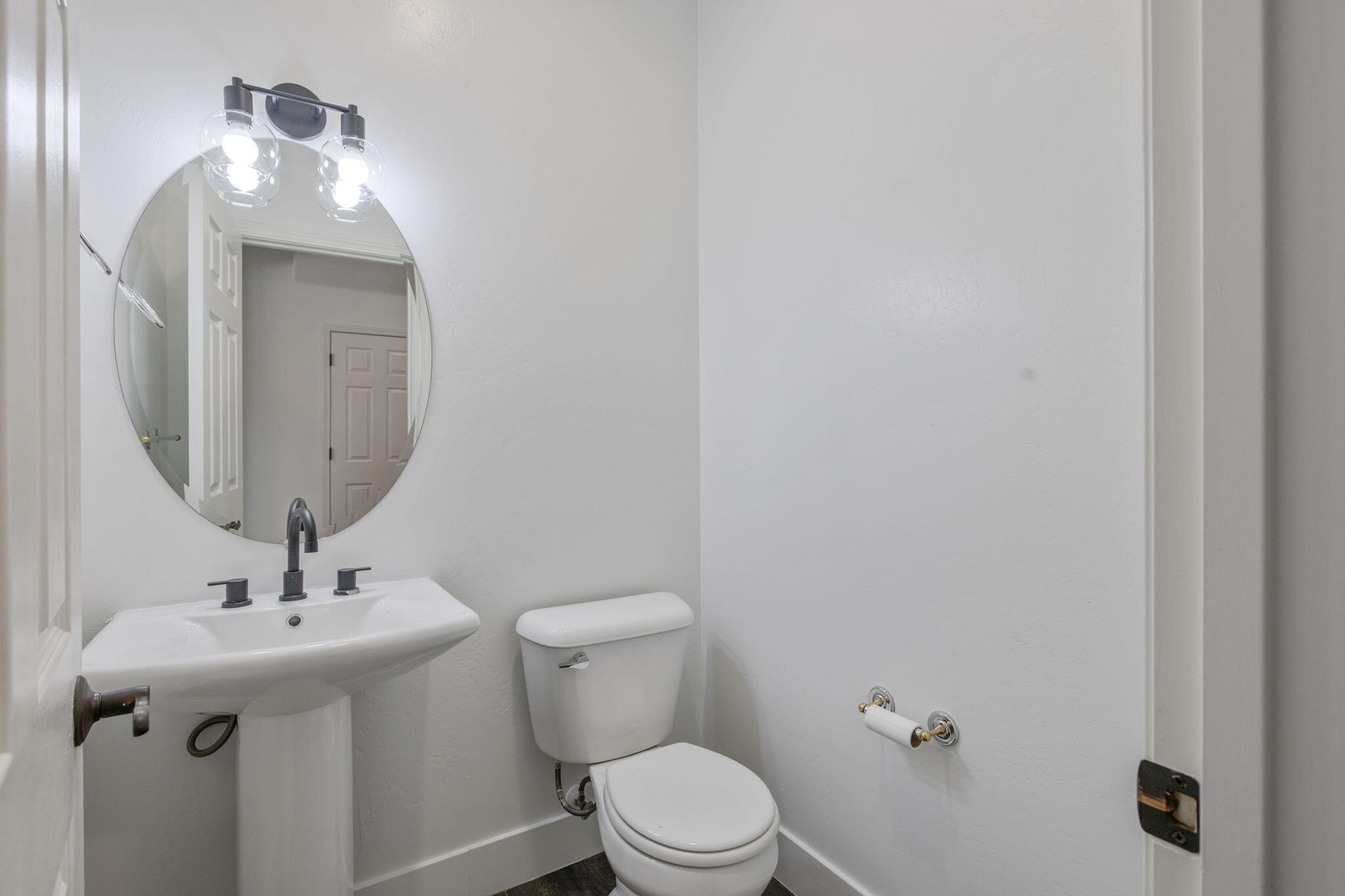 1558 N Pisa St, Visalia, CA 93291