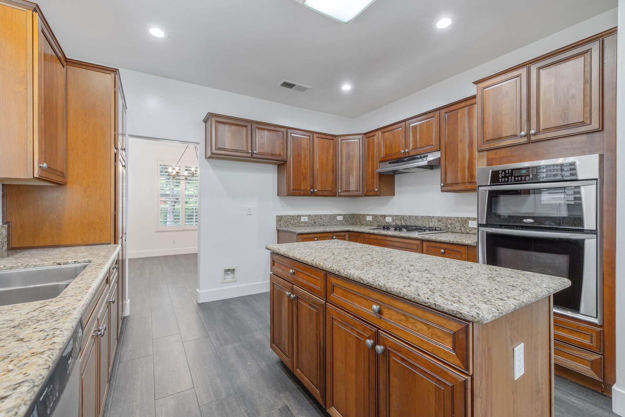1558 N Pisa St, Visalia, CA 93291