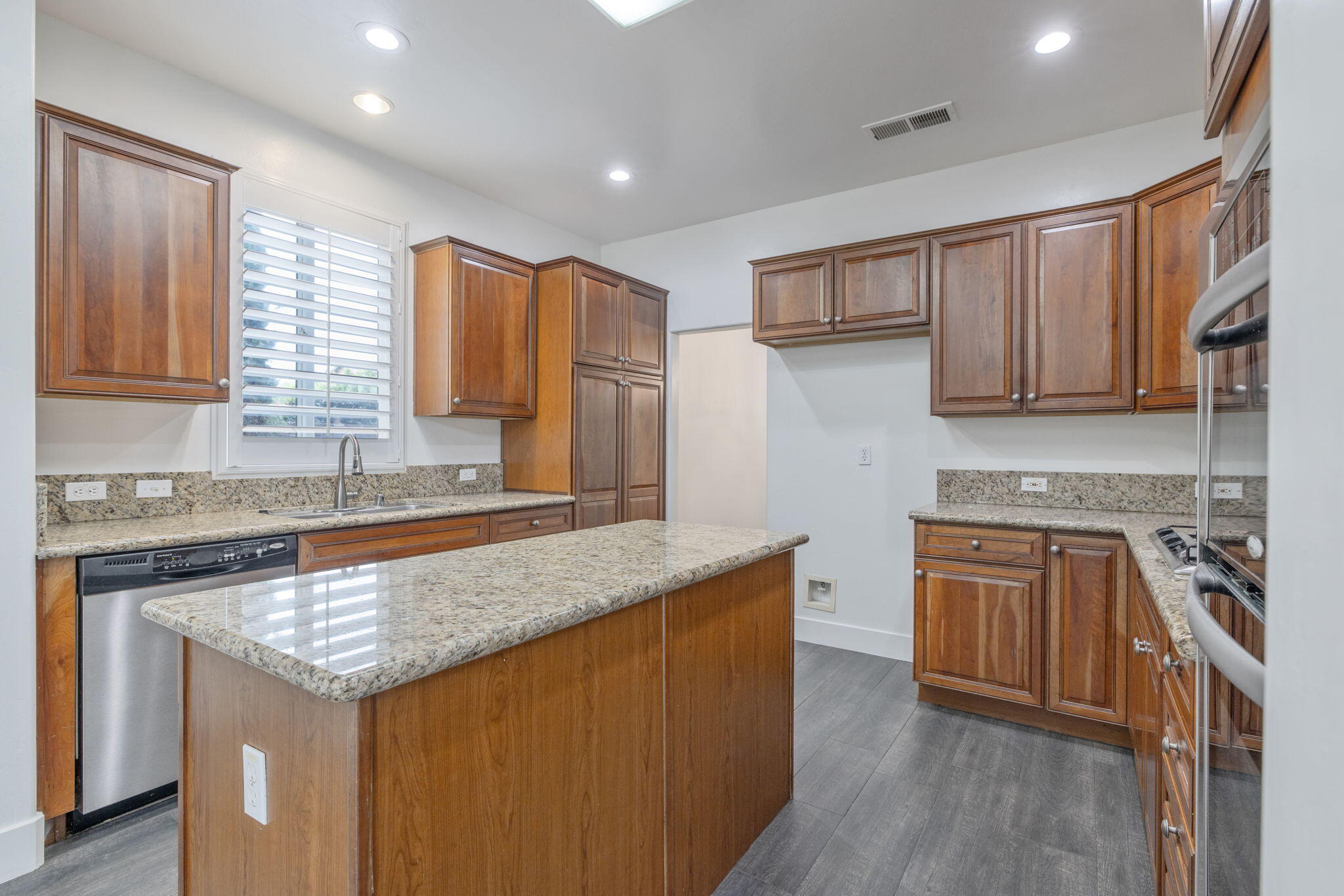 1558 N Pisa St, Visalia, CA 93291