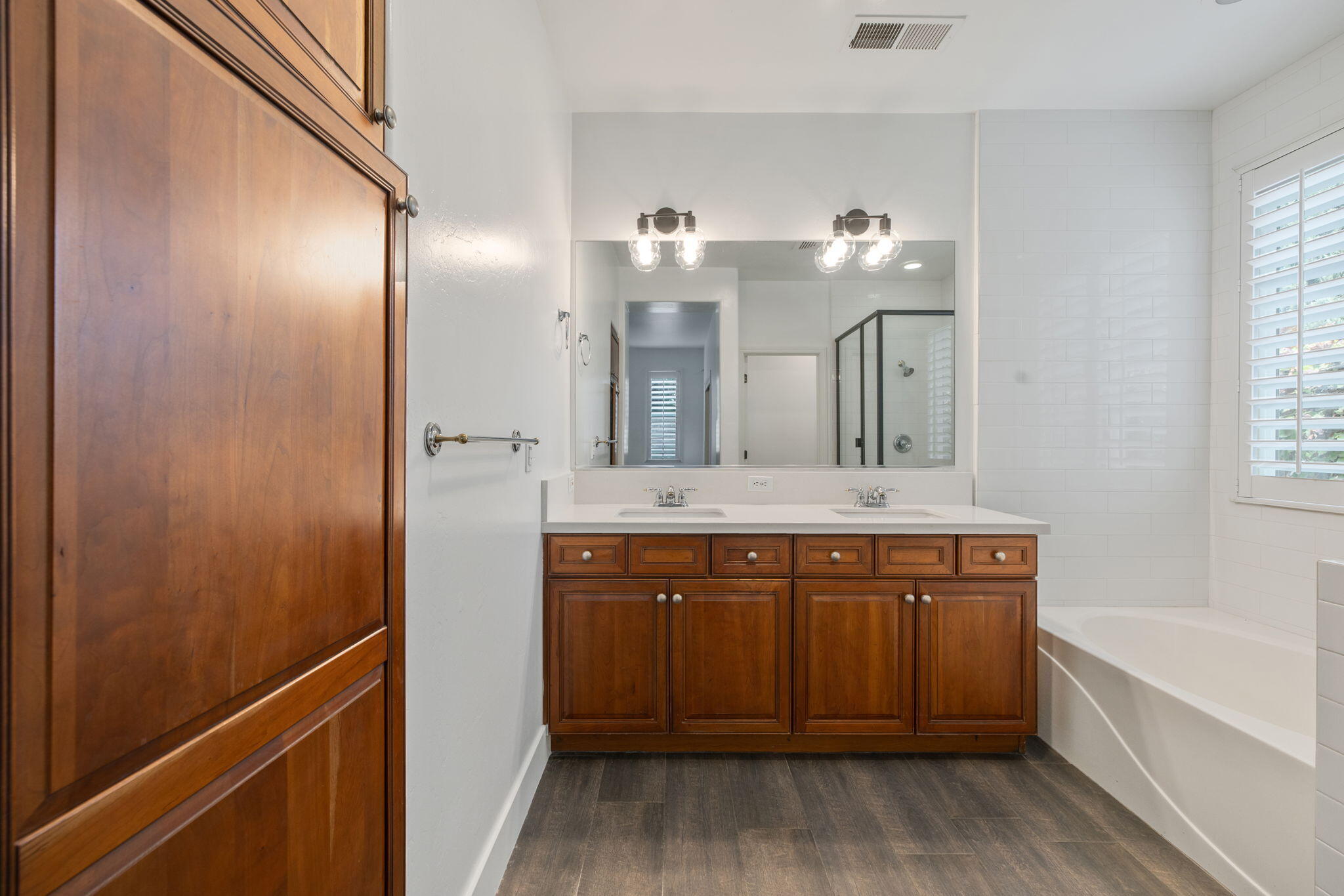 1558 N Pisa St, Visalia, CA 93291