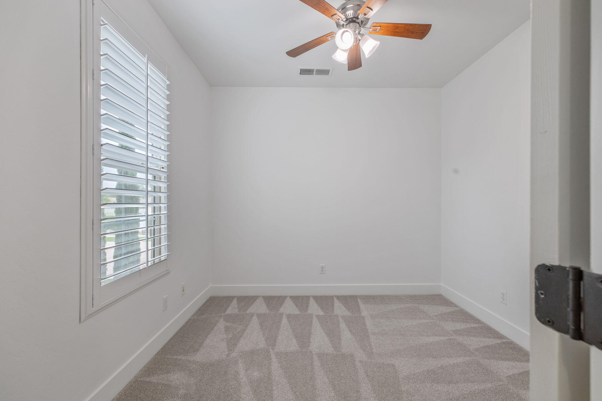 1558 N Pisa St, Visalia, CA 93291