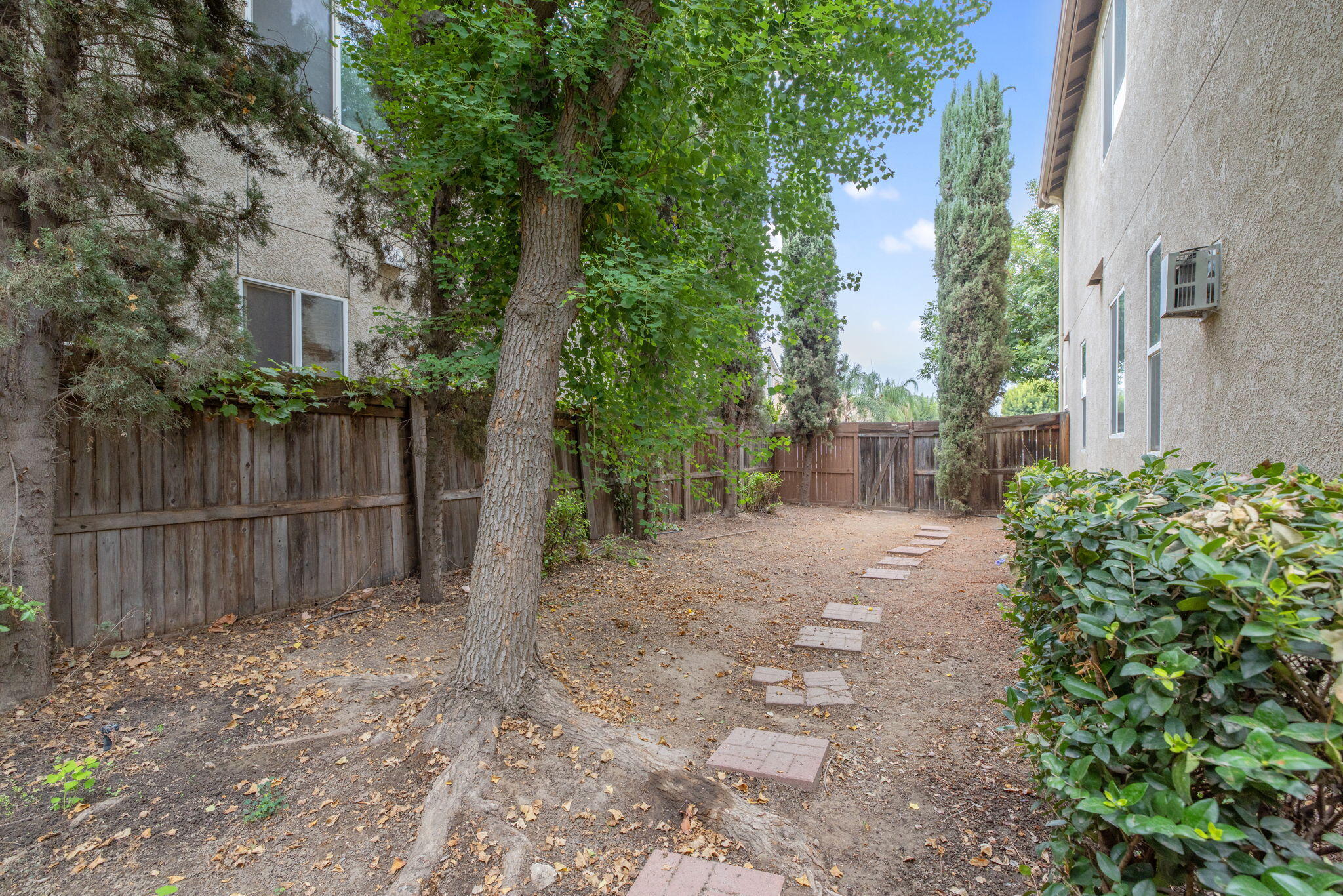 1558 N Pisa St, Visalia, CA 93291