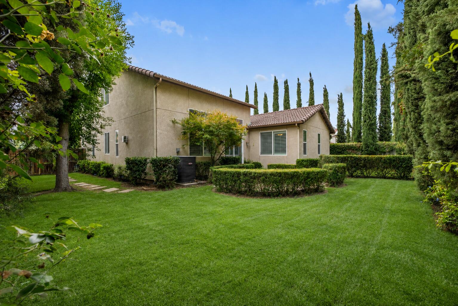 1558 N Pisa St, Visalia, CA 93291