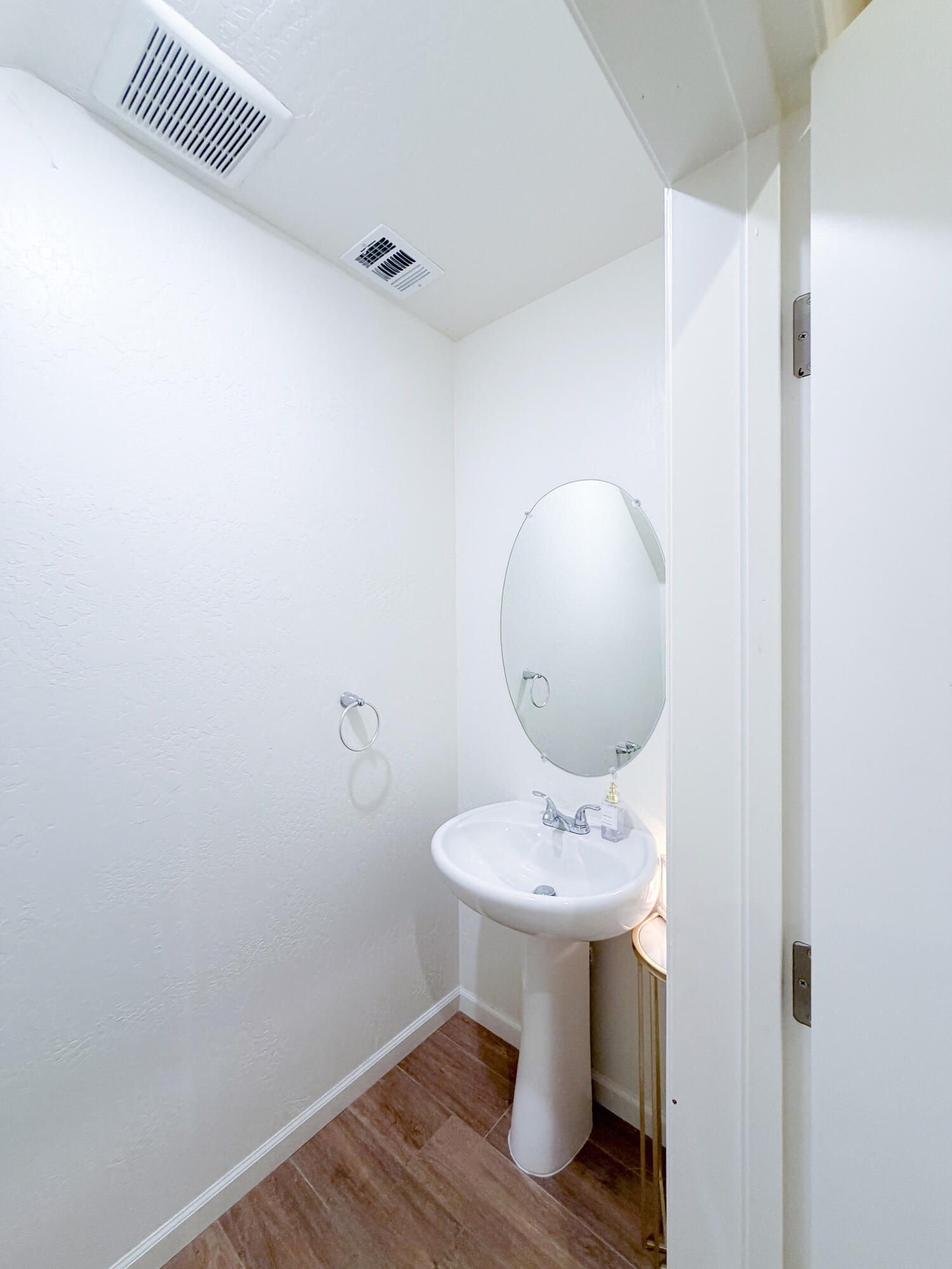 3479 Lennox St, Tulare, CA 93274