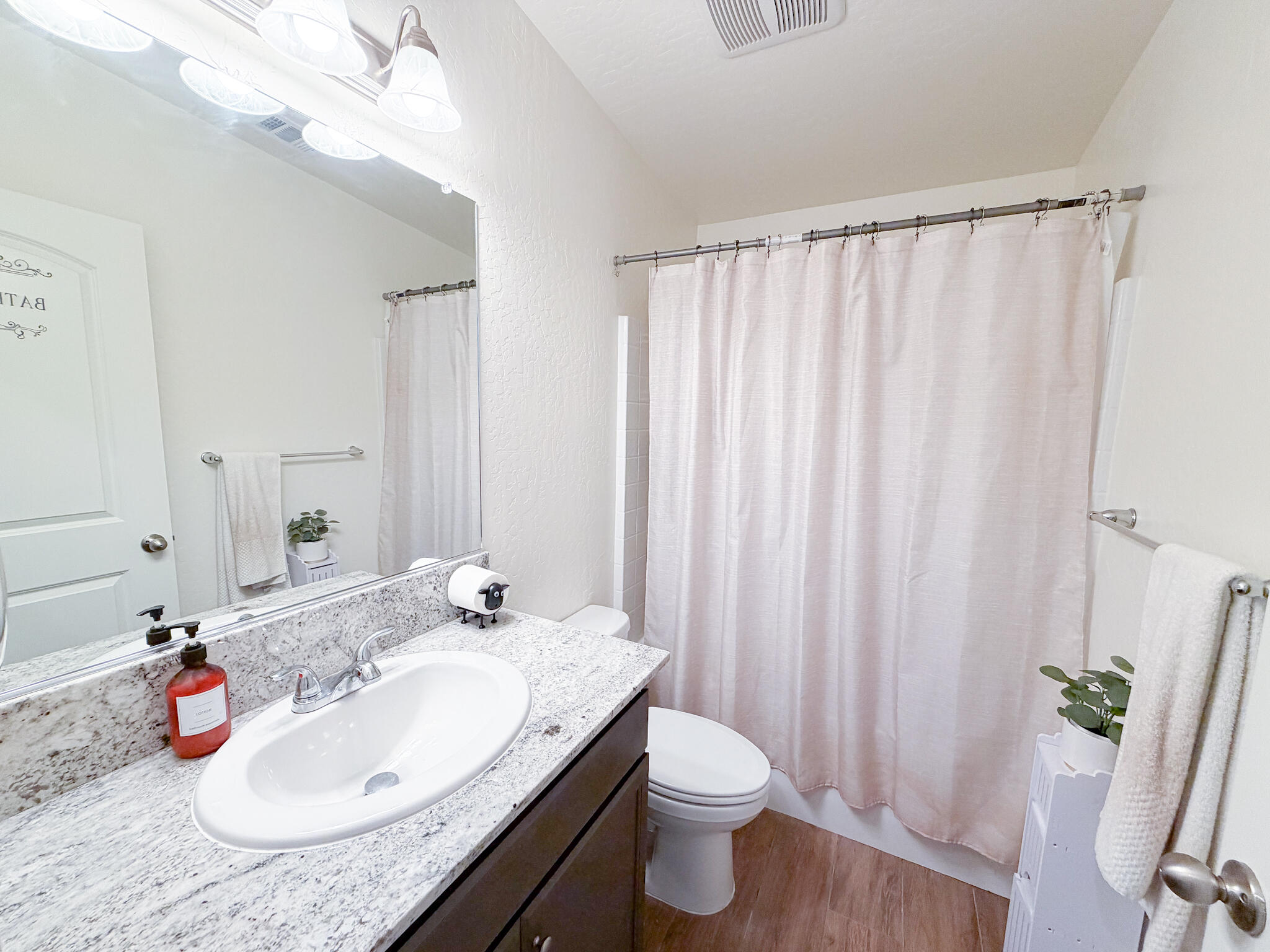 3479 Lennox St, Tulare, CA 93274