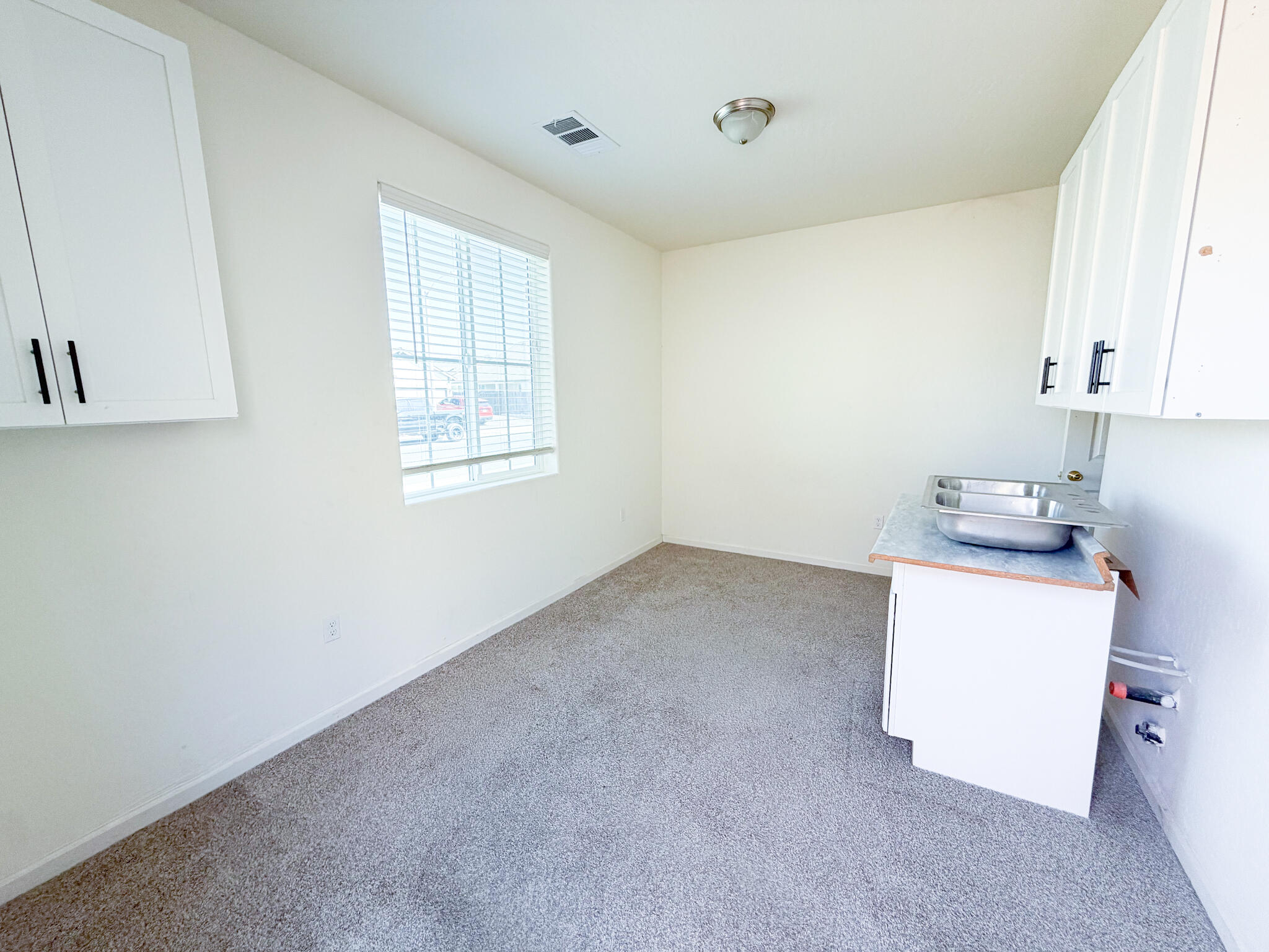 3479 Lennox St, Tulare, CA 93274