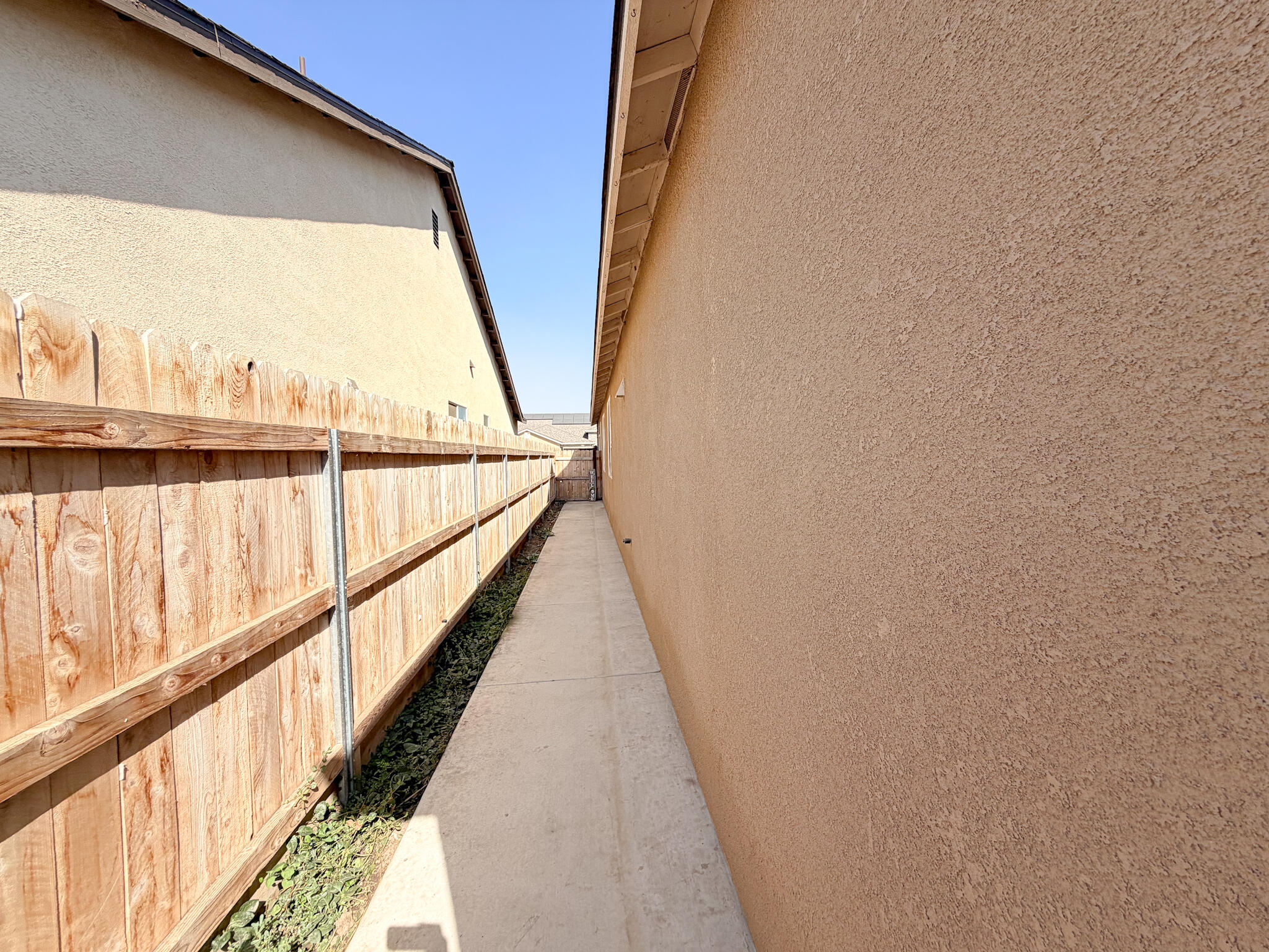 3479 Lennox St, Tulare, CA 93274