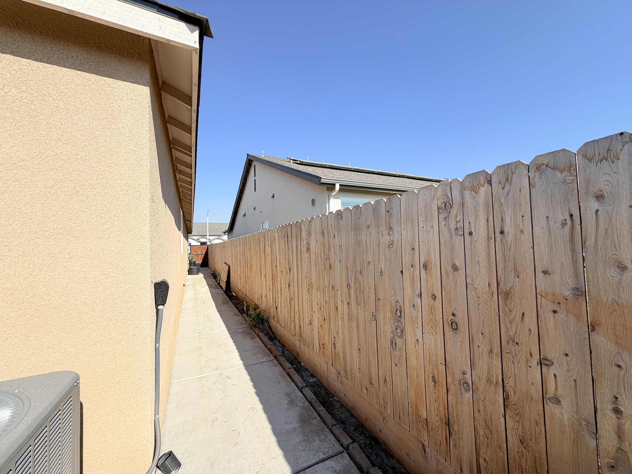 3479 Lennox St, Tulare, CA 93274