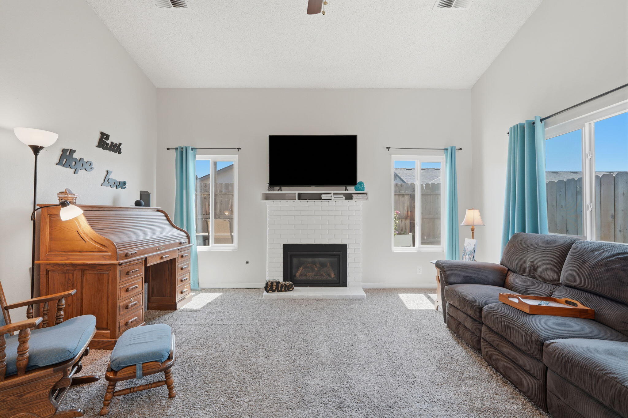 1143 E Ferguson Ave, Visalia, CA 93292
