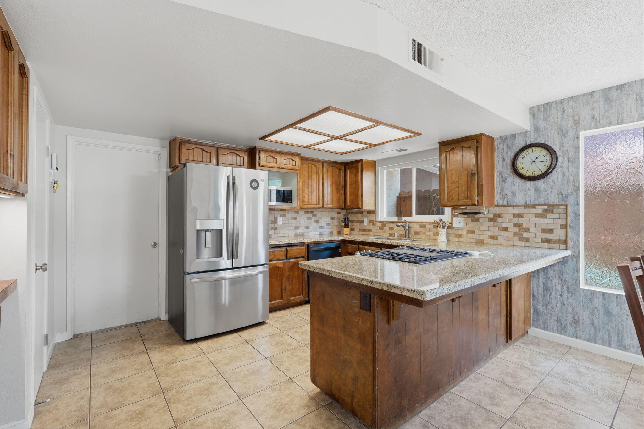 1143 E Ferguson Ave, Visalia, CA 93292