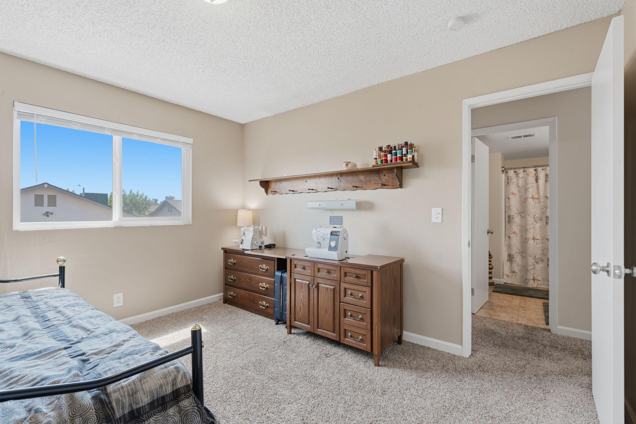 1143 E Ferguson Ave, Visalia, CA 93292