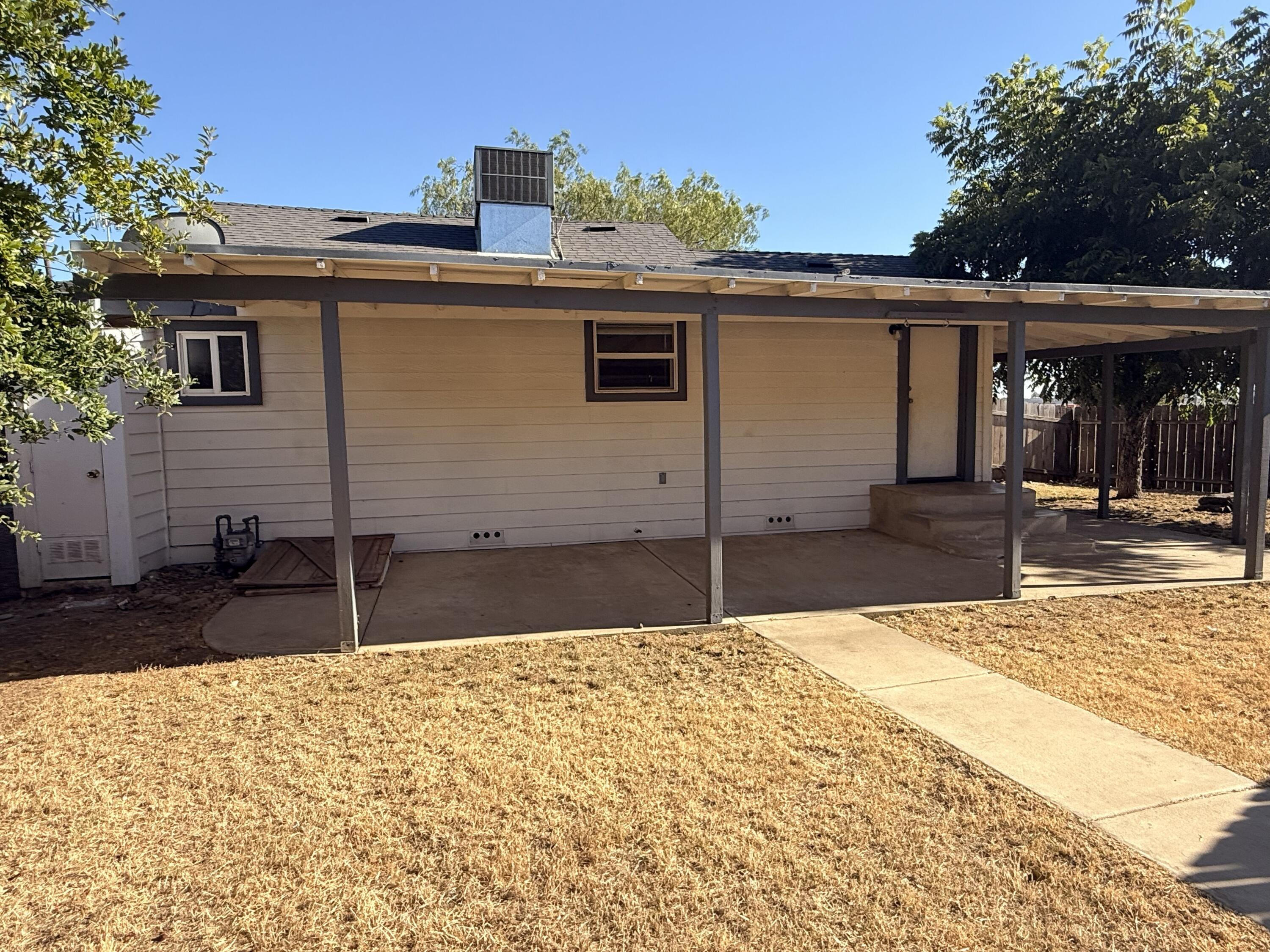103 E Firebaugh Ave, Exeter, CA 93221