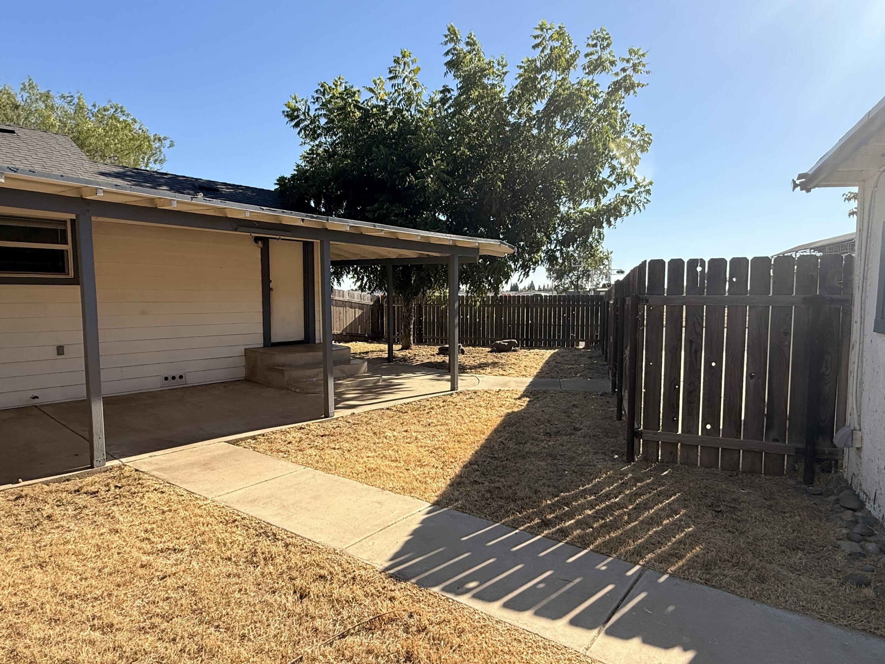 103 E Firebaugh Ave, Exeter, CA 93221