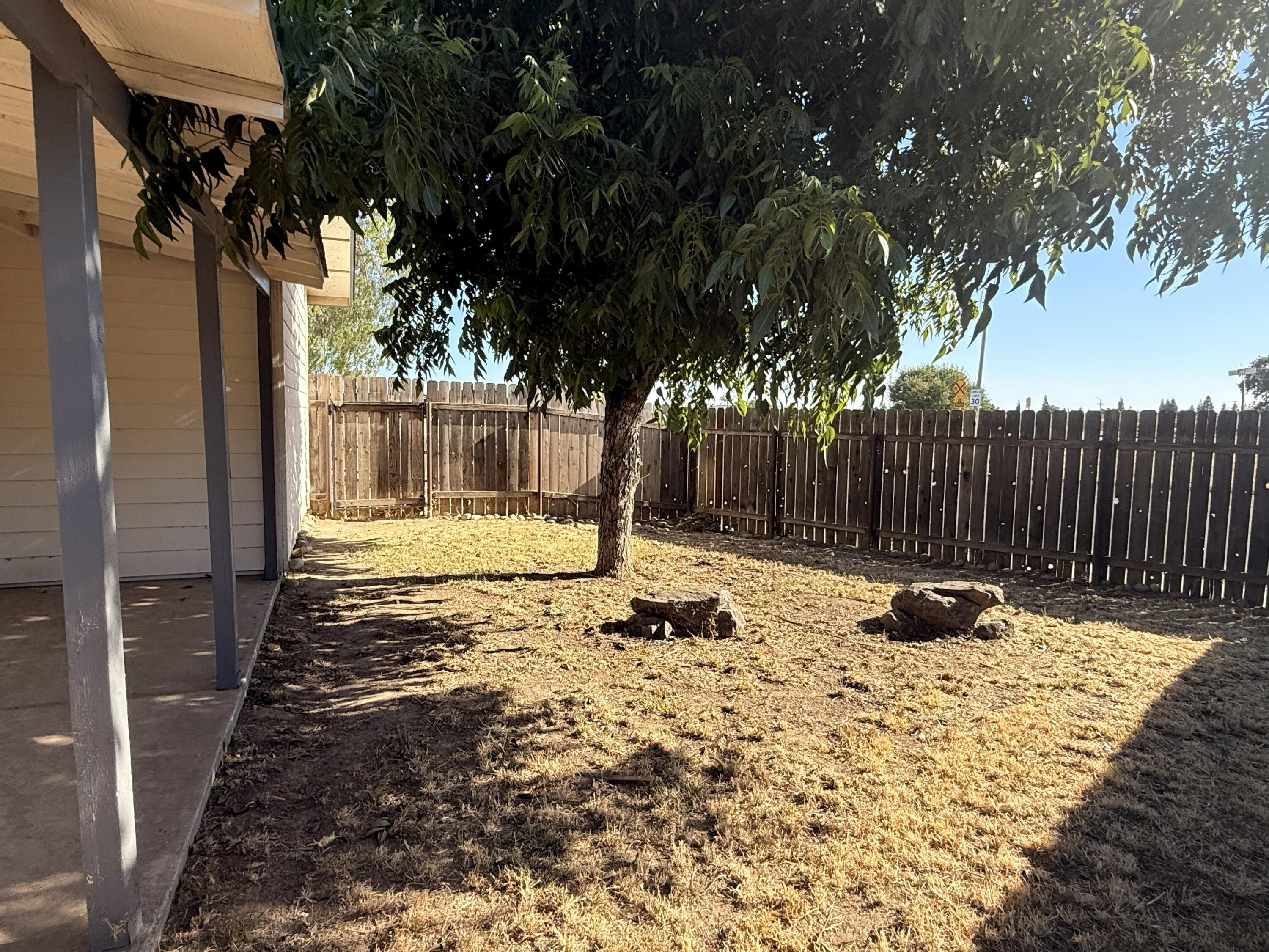 103 E Firebaugh Ave, Exeter, CA 93221