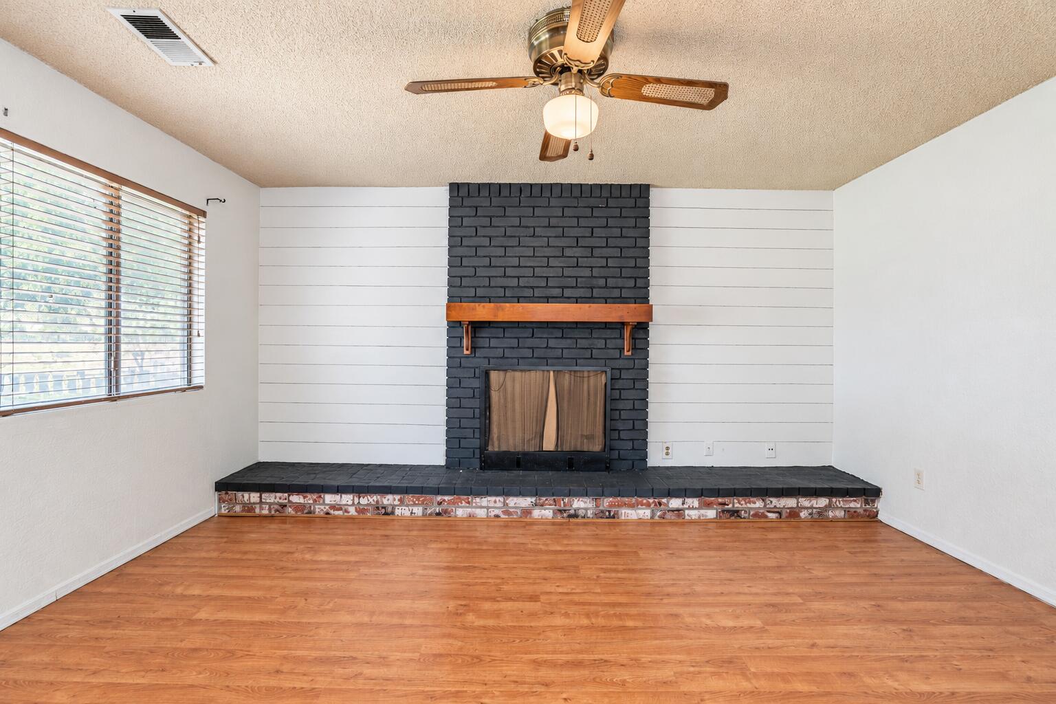 278 N Berry Rd, Tipton, CA 93272