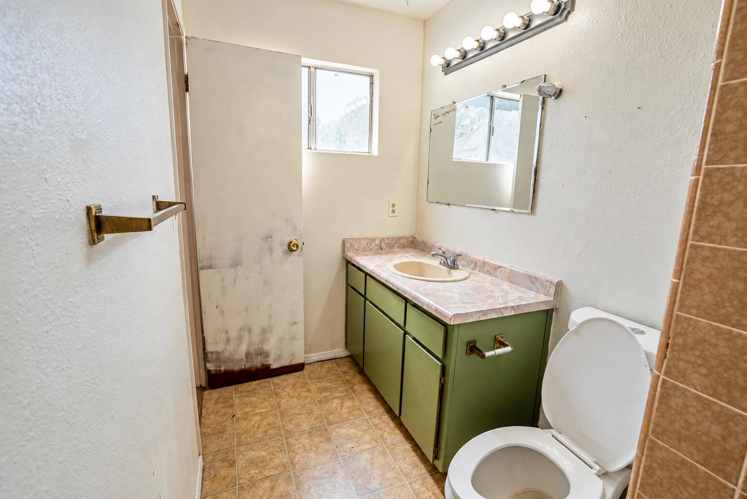 278 N Berry Rd, Tipton, CA 93272