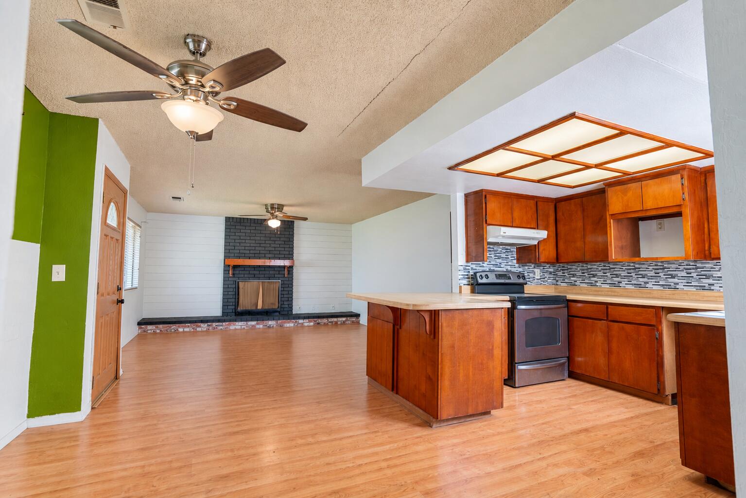 278 N Berry Rd, Tipton, CA 93272