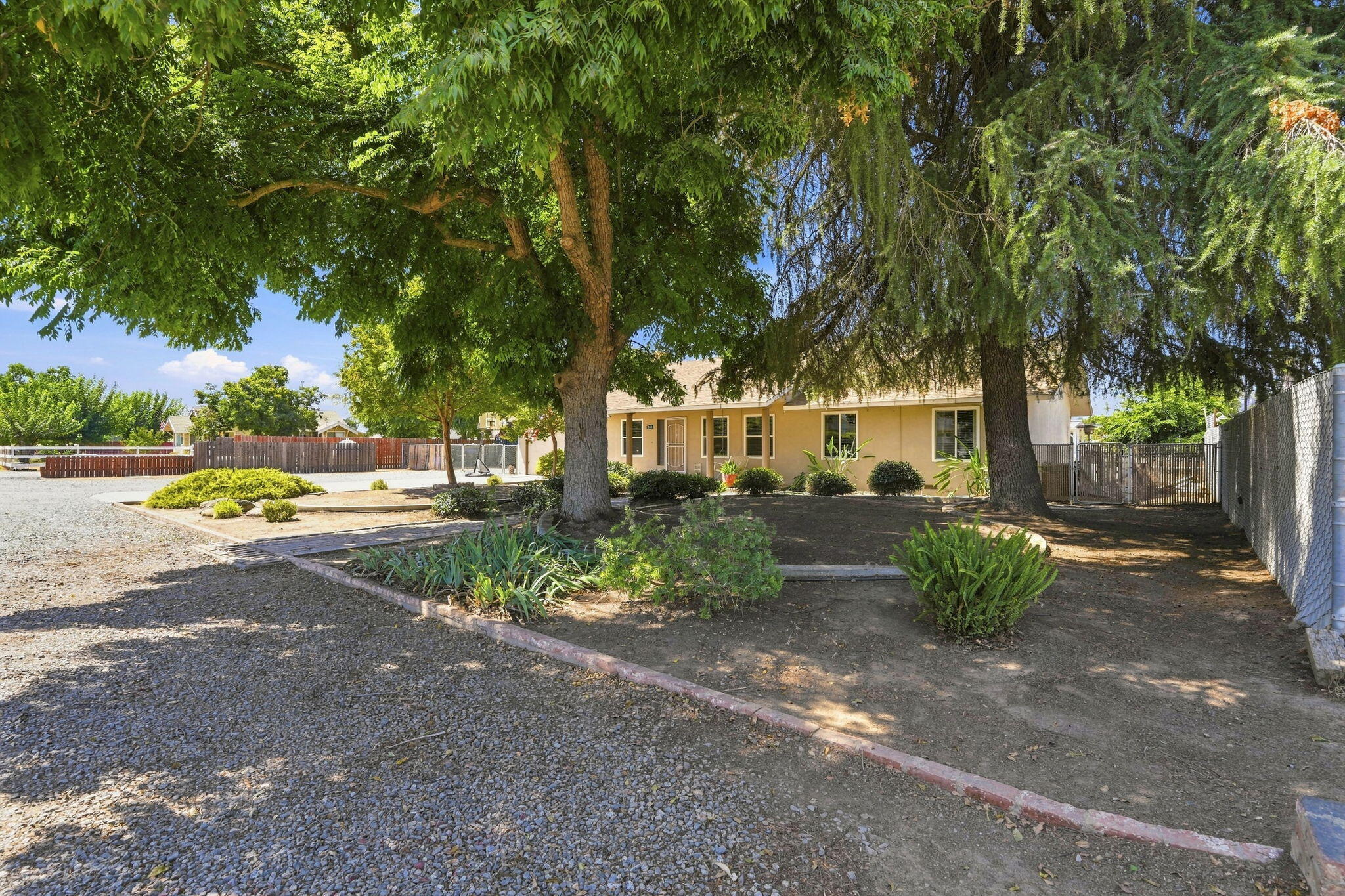 351 S Cornucopia Rd, Exeter, CA 93221