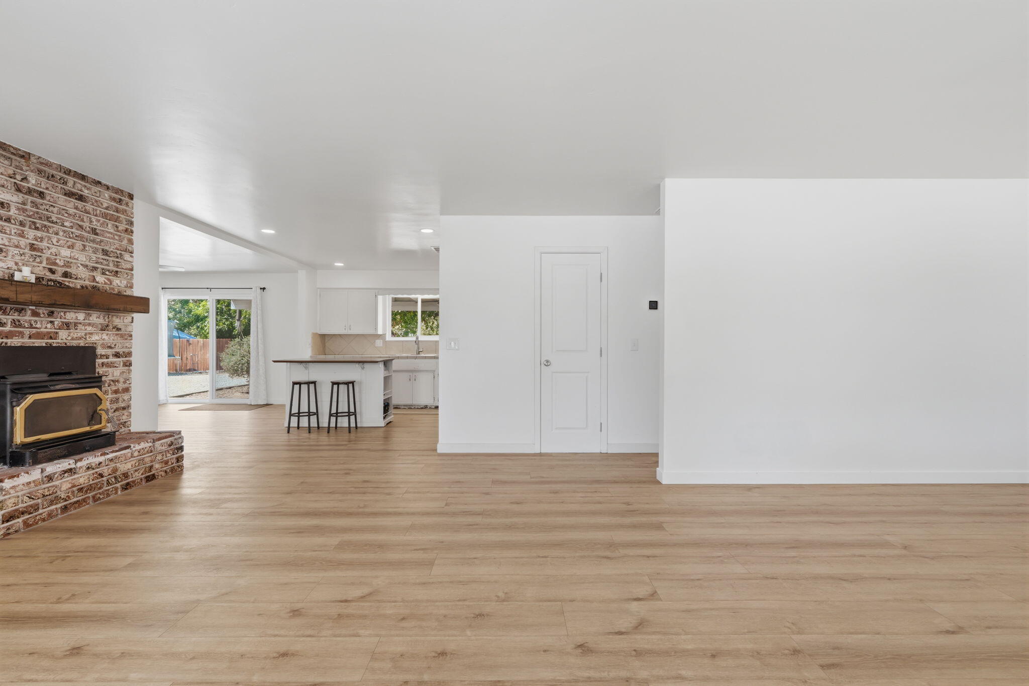 351 S Cornucopia Rd, Exeter, CA 93221