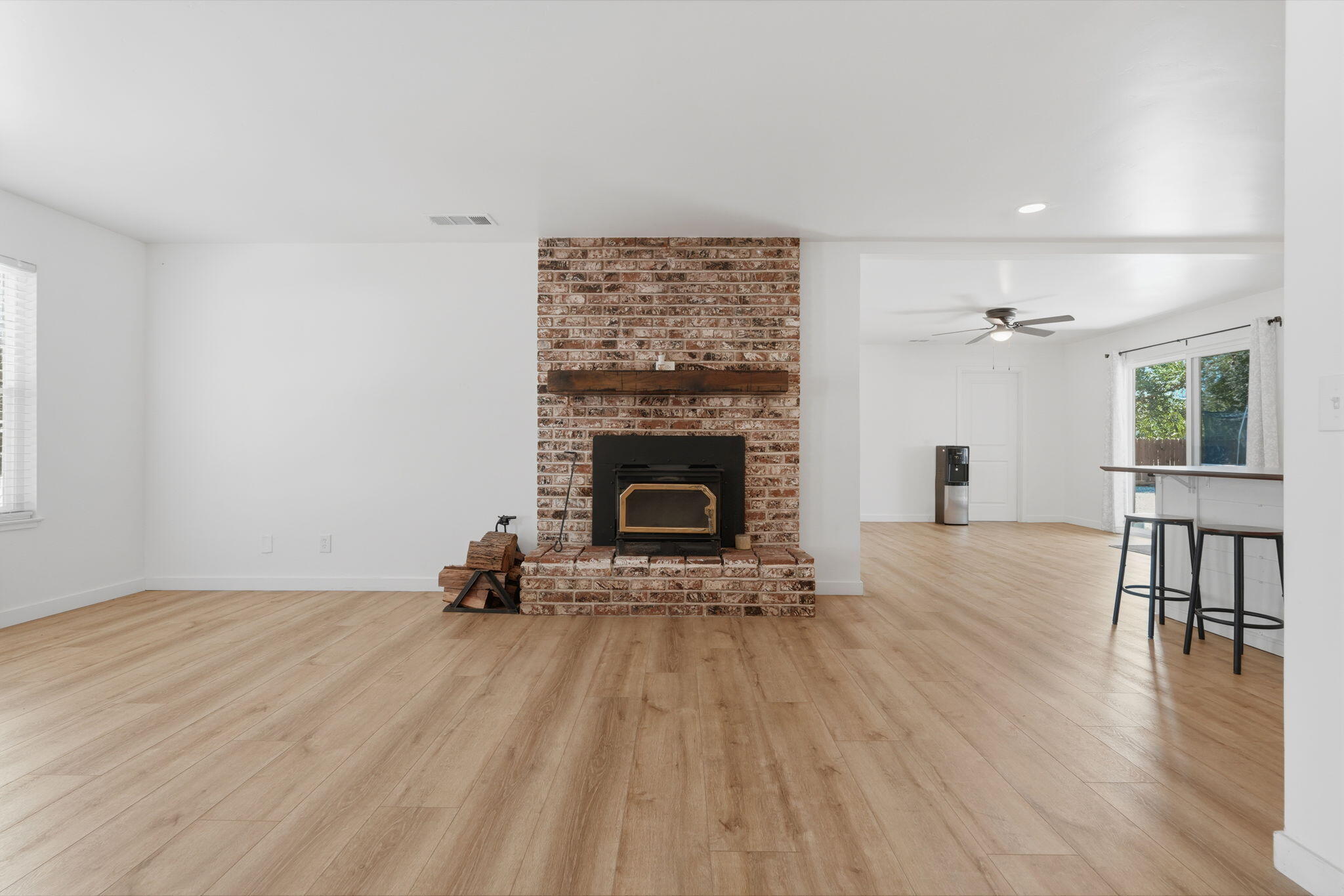 351 S Cornucopia Rd, Exeter, CA 93221
