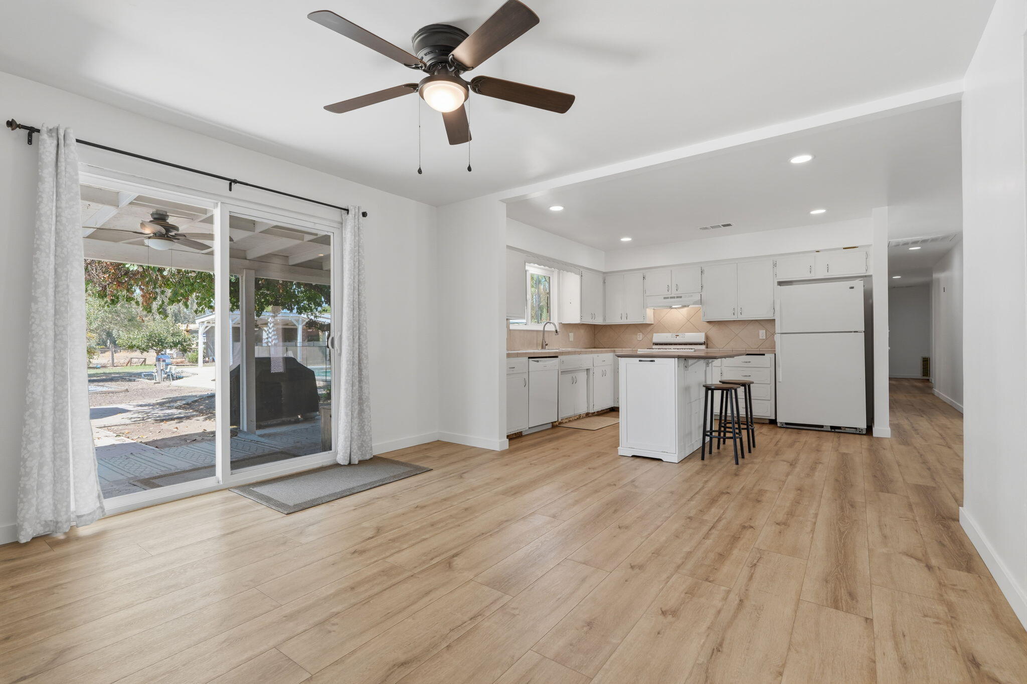 351 S Cornucopia Rd, Exeter, CA 93221