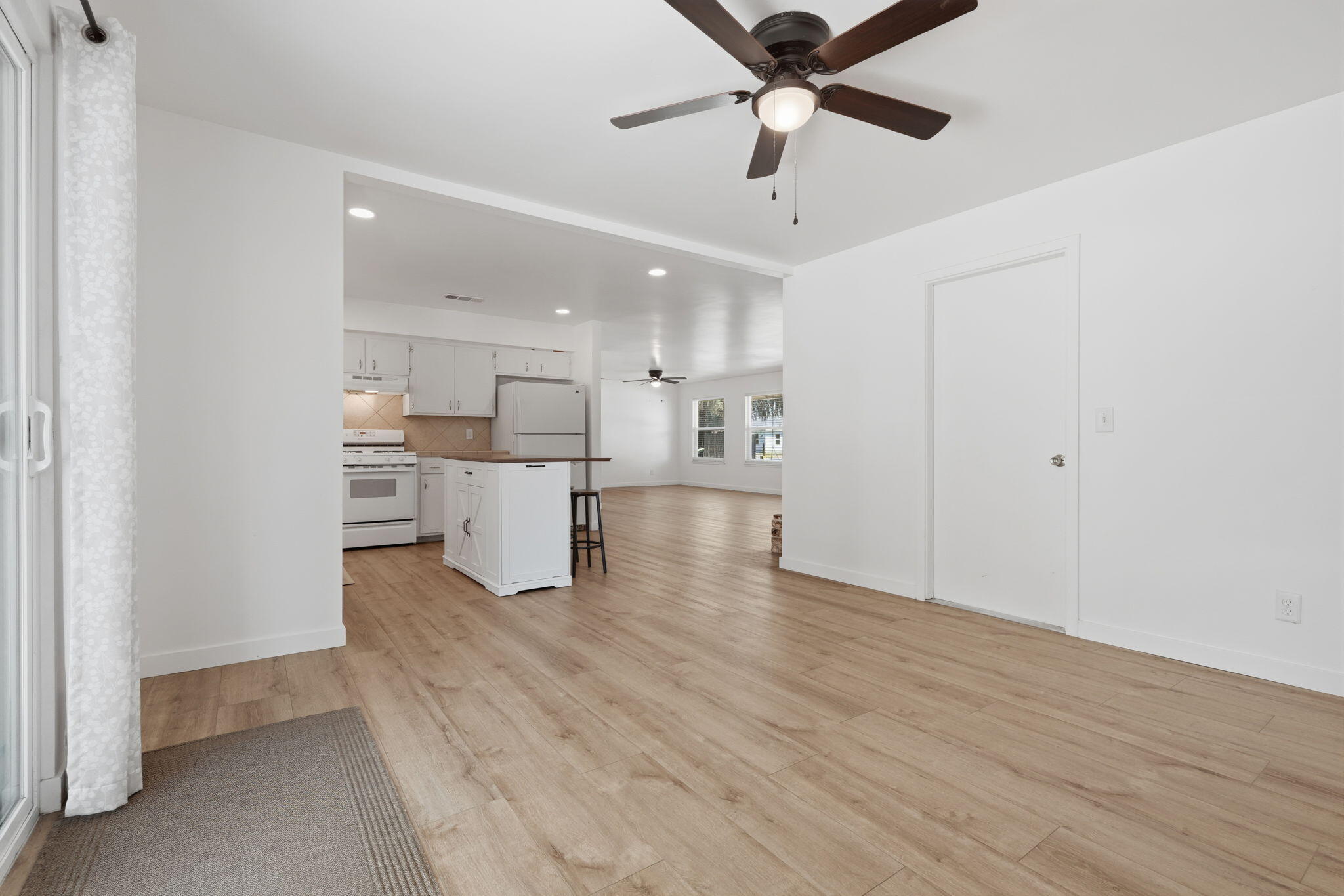 351 S Cornucopia Rd, Exeter, CA 93221
