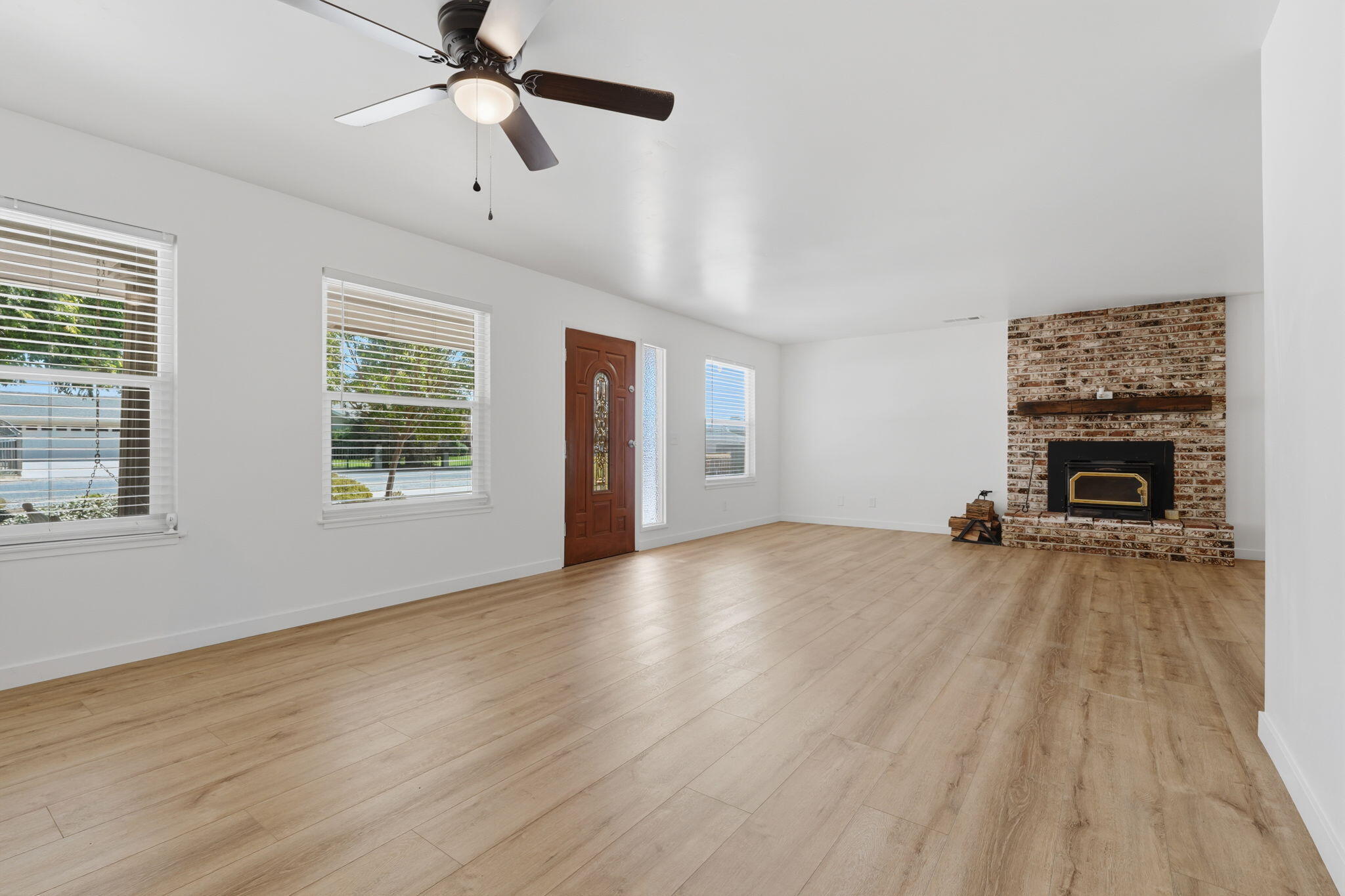 351 S Cornucopia Rd, Exeter, CA 93221