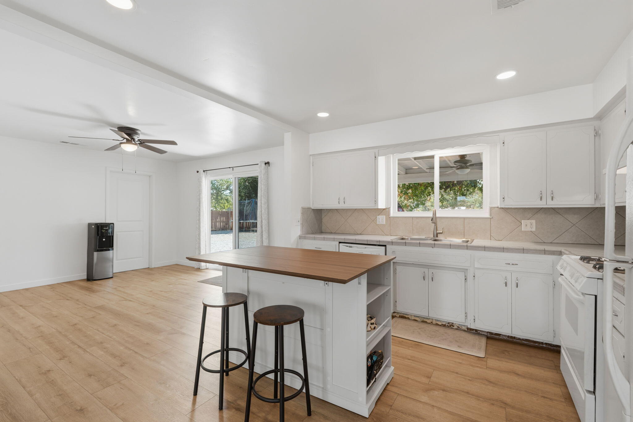 351 S Cornucopia Rd, Exeter, CA 93221