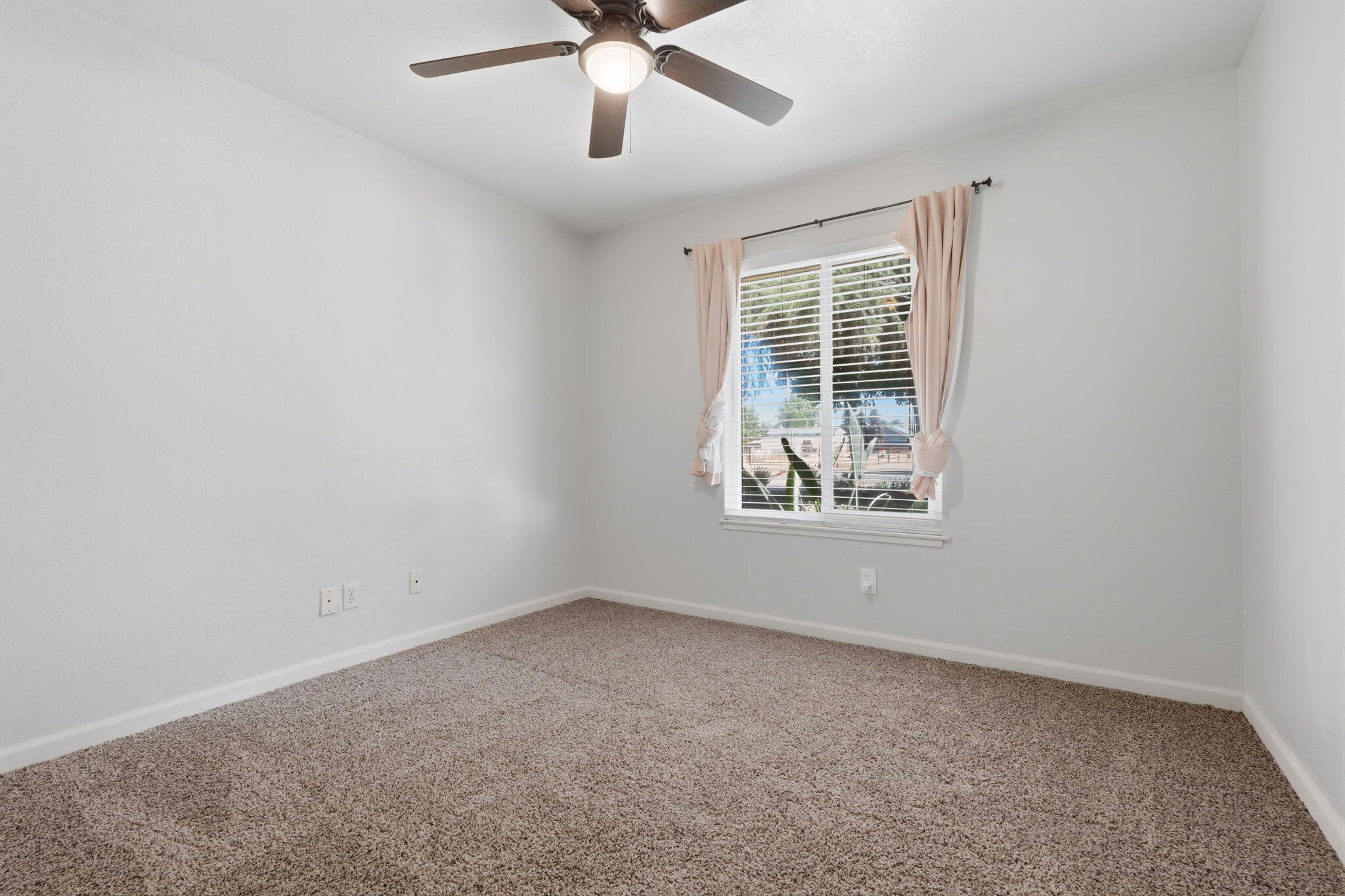 351 S Cornucopia Rd, Exeter, CA 93221