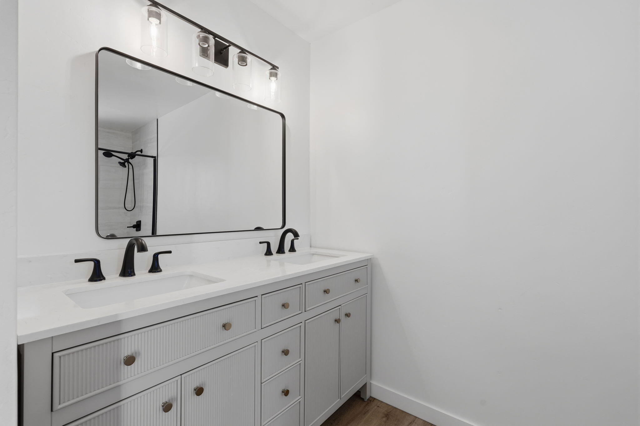351 S Cornucopia Rd, Exeter, CA 93221