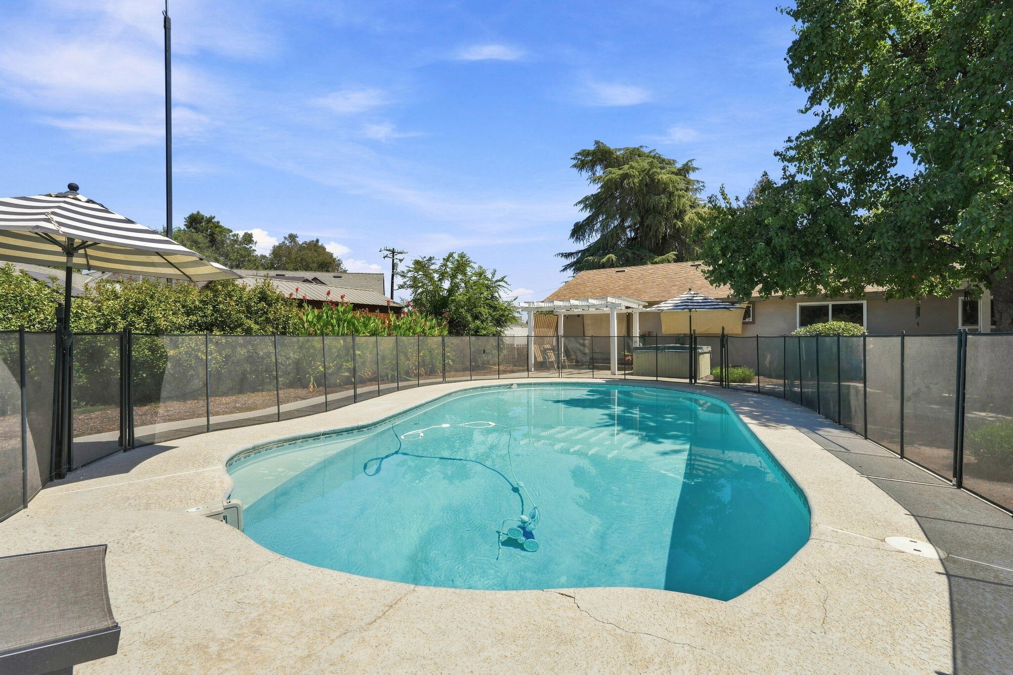351 S Cornucopia Rd, Exeter, CA 93221