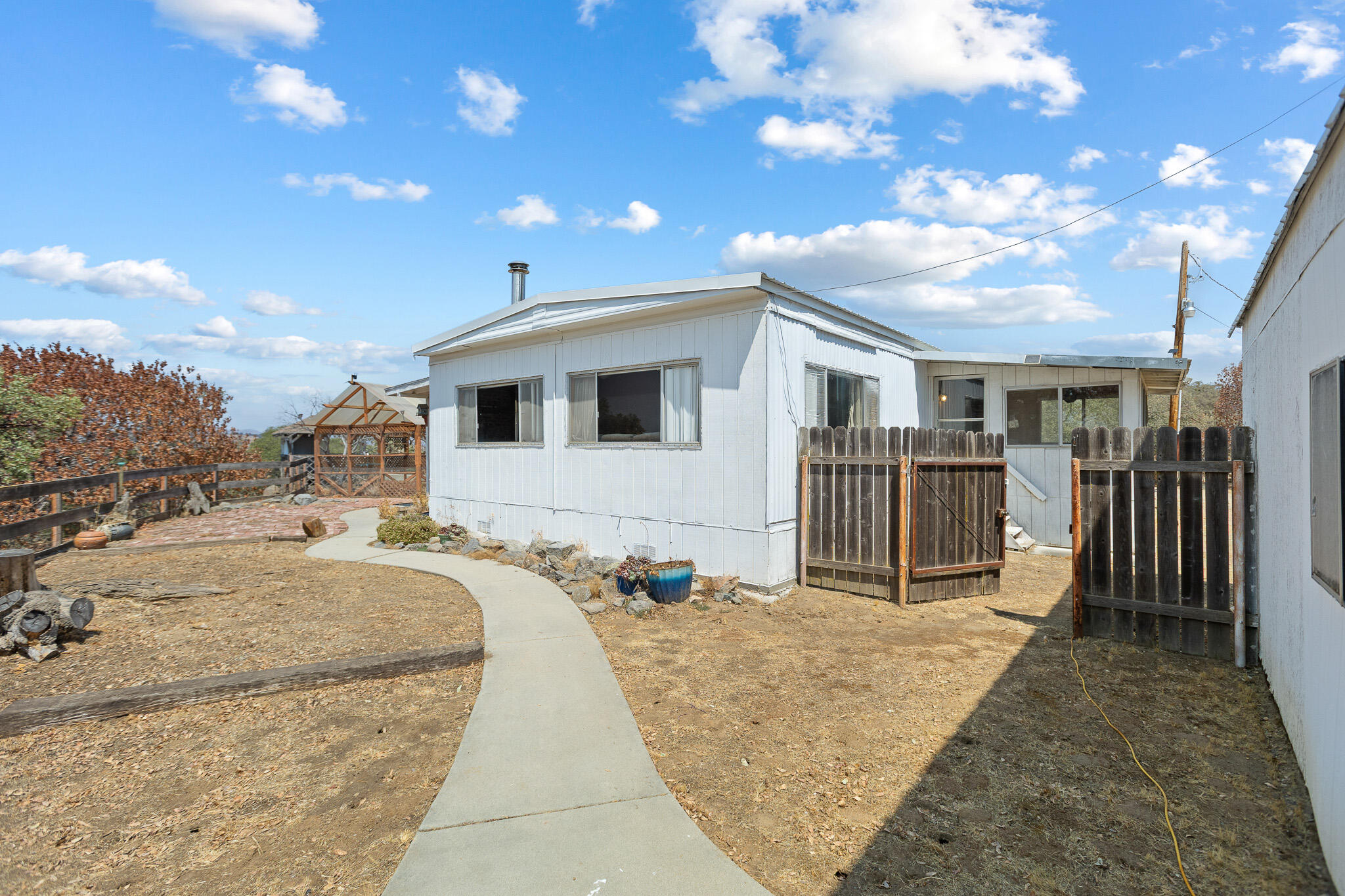 47735 Thunderhill Ln, Yokuts Valley, CA 93675