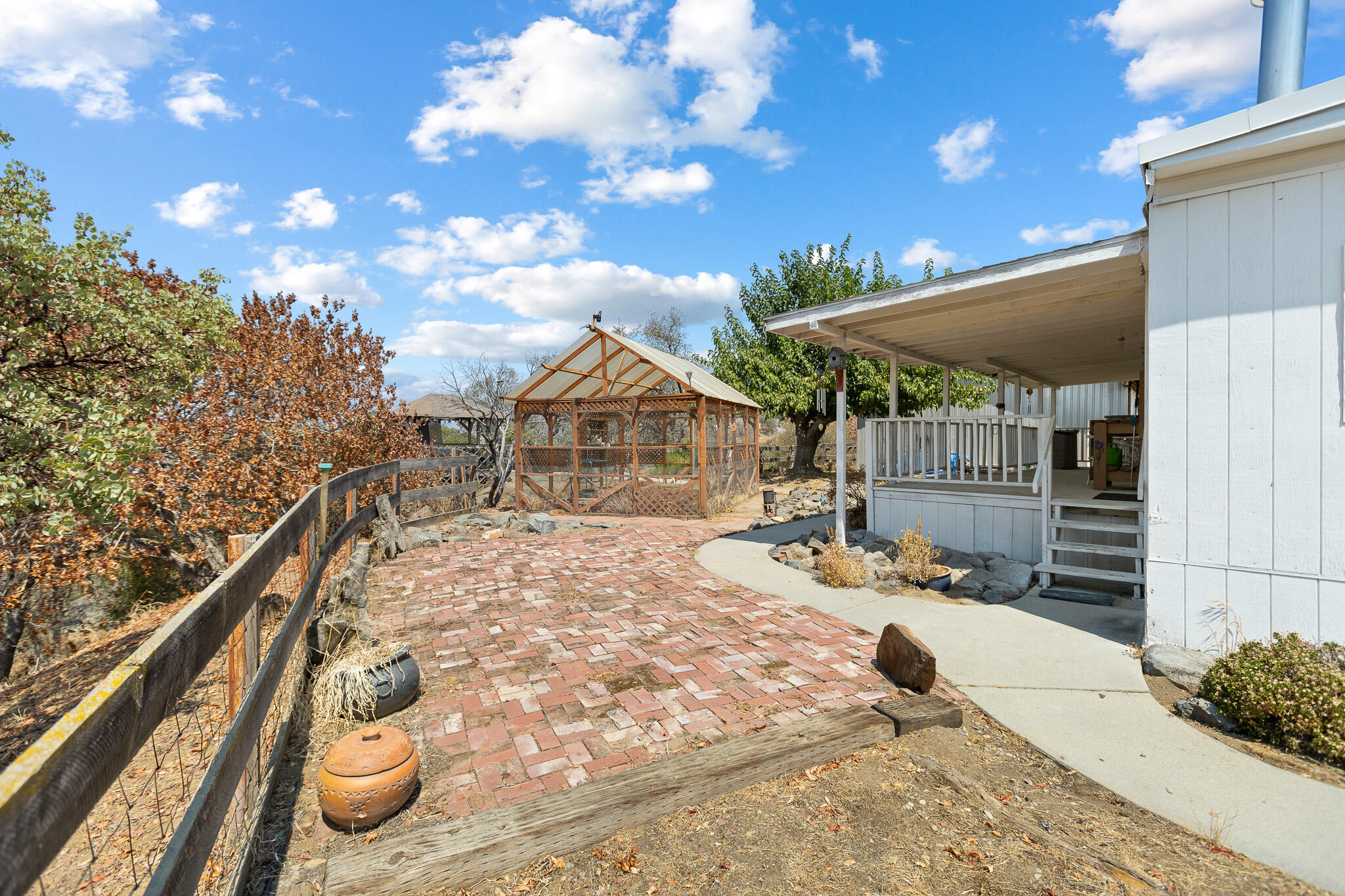 47735 Thunderhill Ln, Yokuts Valley, CA 93675