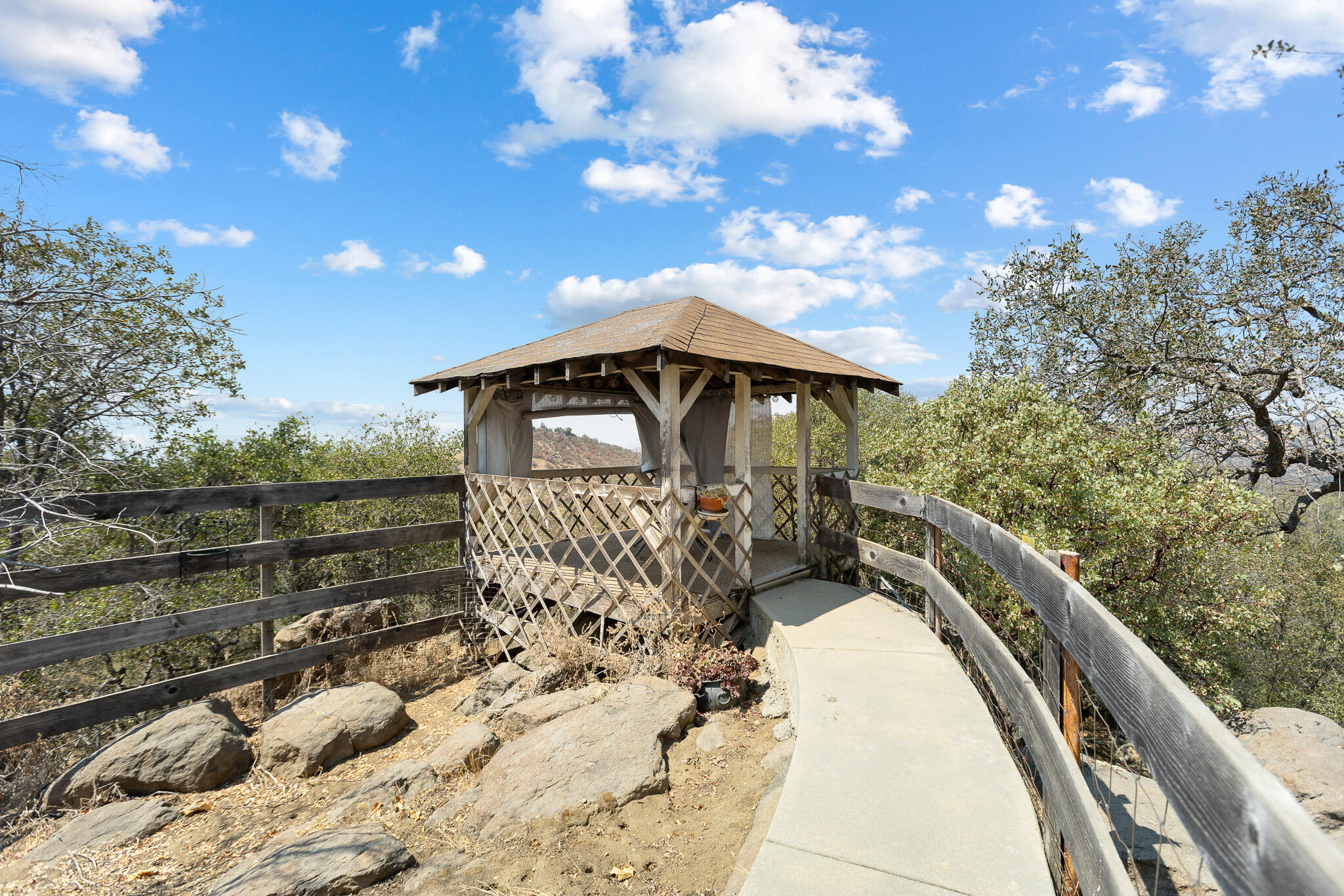 47735 Thunderhill Ln, Yokuts Valley, CA 93675