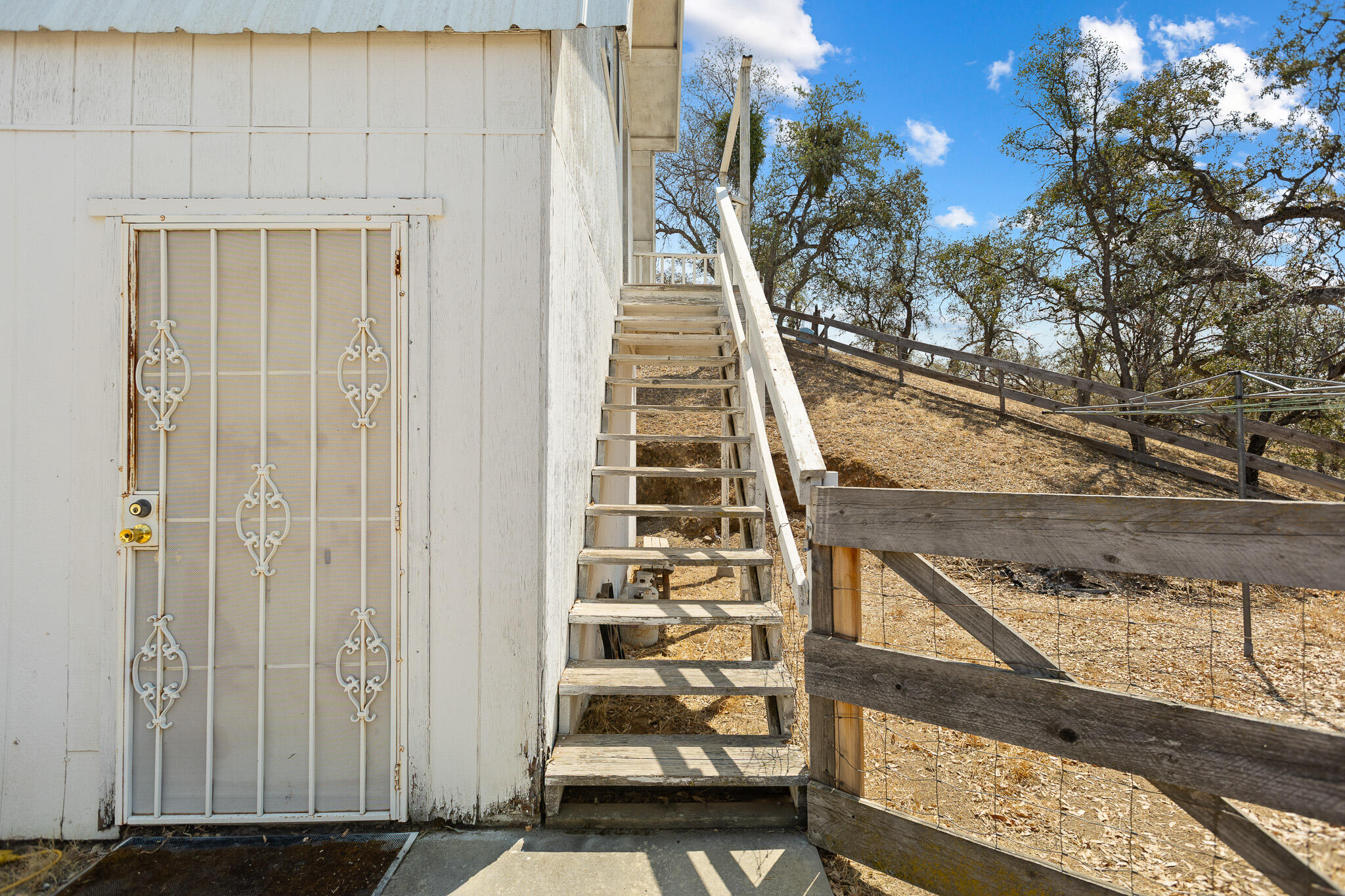 47735 Thunderhill Ln, Yokuts Valley, CA 93675