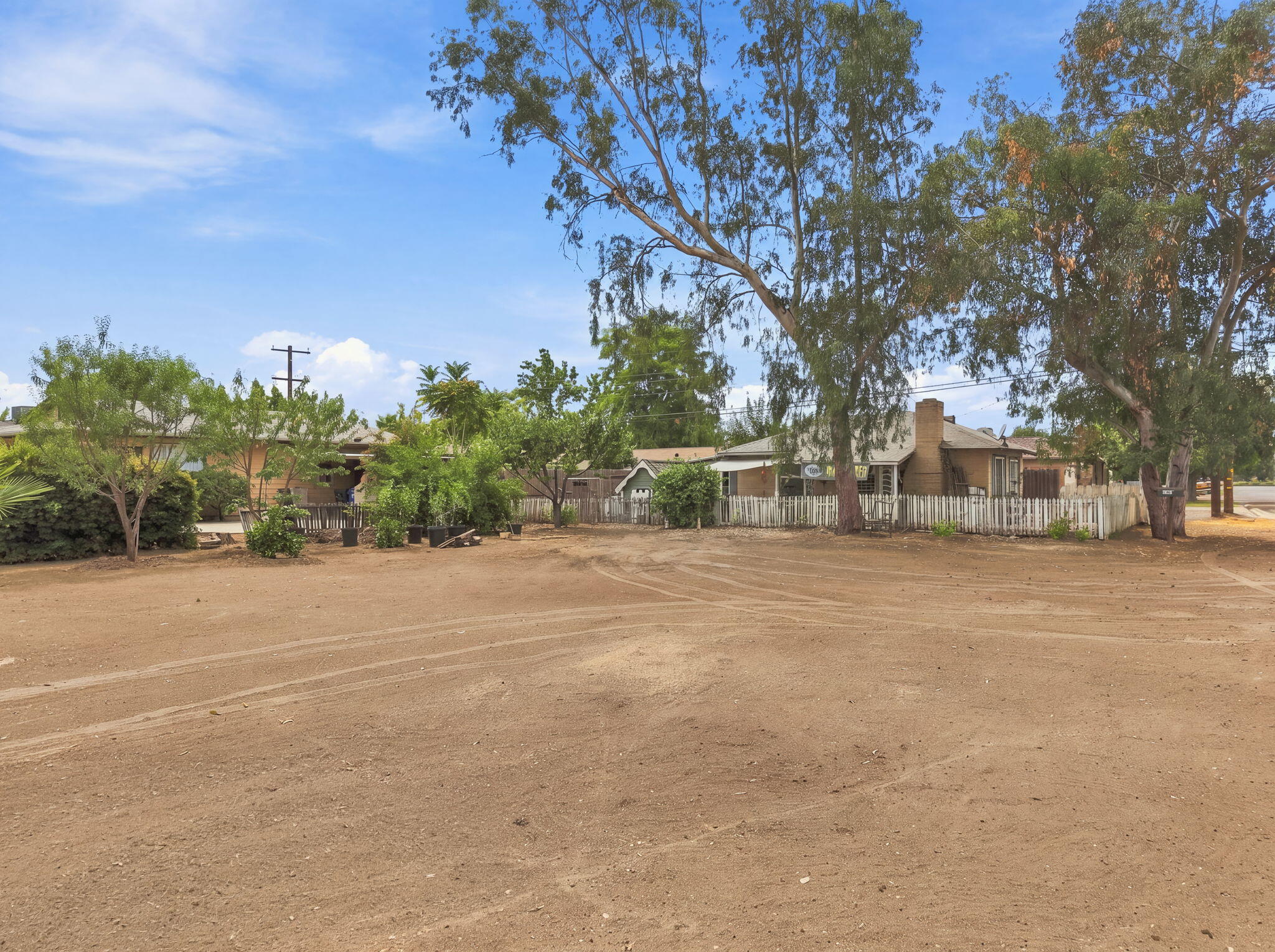 655 N 4th St, Porterville, CA 93257