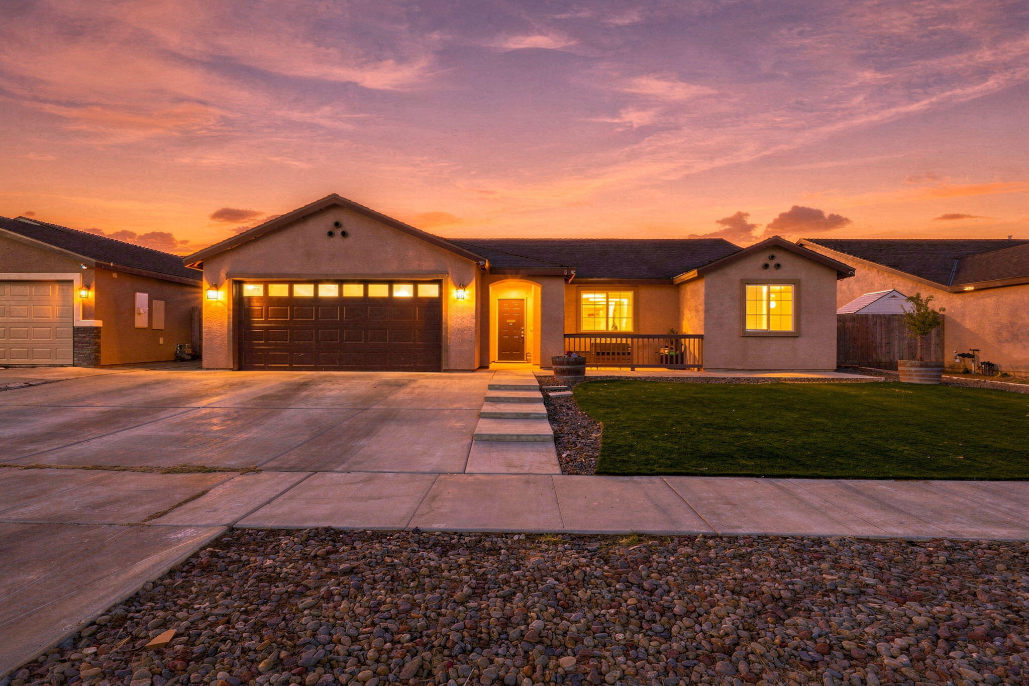 1835 W Santa Cruz Dr, Tulare, CA 93274