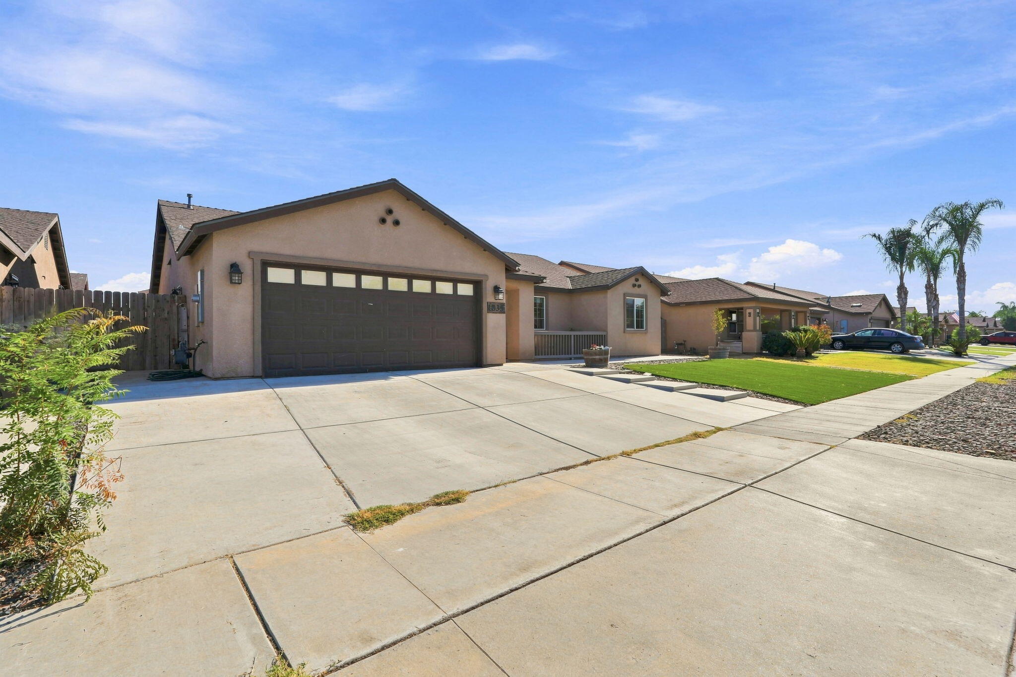 1835 W Santa Cruz Dr, Tulare, CA 93274