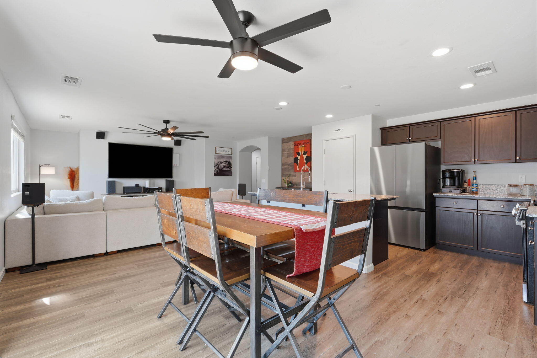 1835 W Santa Cruz Dr, Tulare, CA 93274